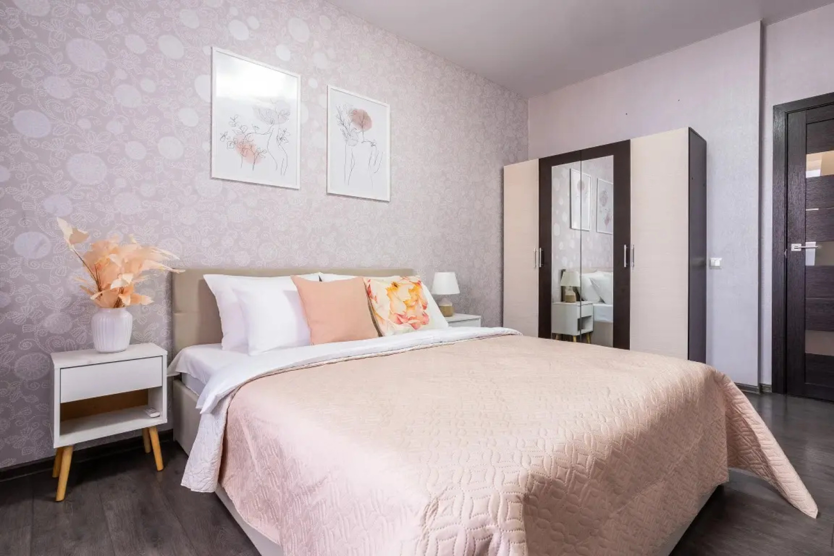 Квартира двухкомнатная Апарт-Отелика в шаговой доступности к парку Галицкого