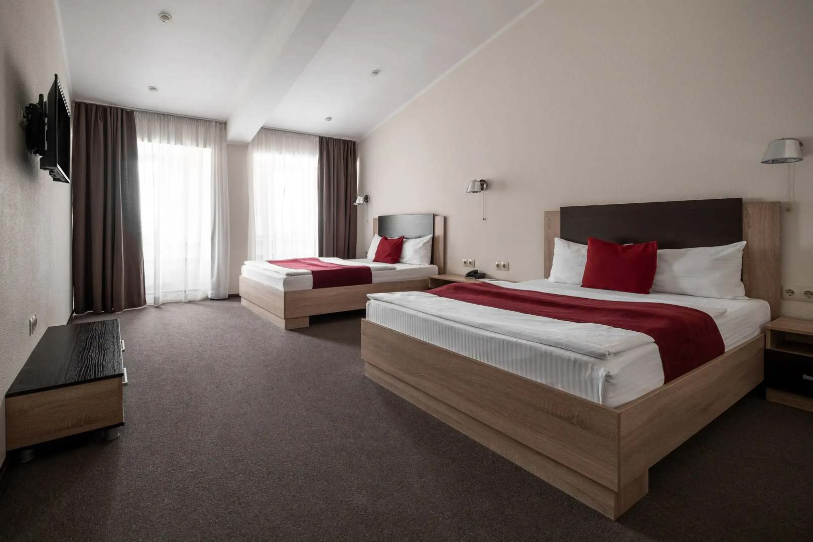 Отель Максим