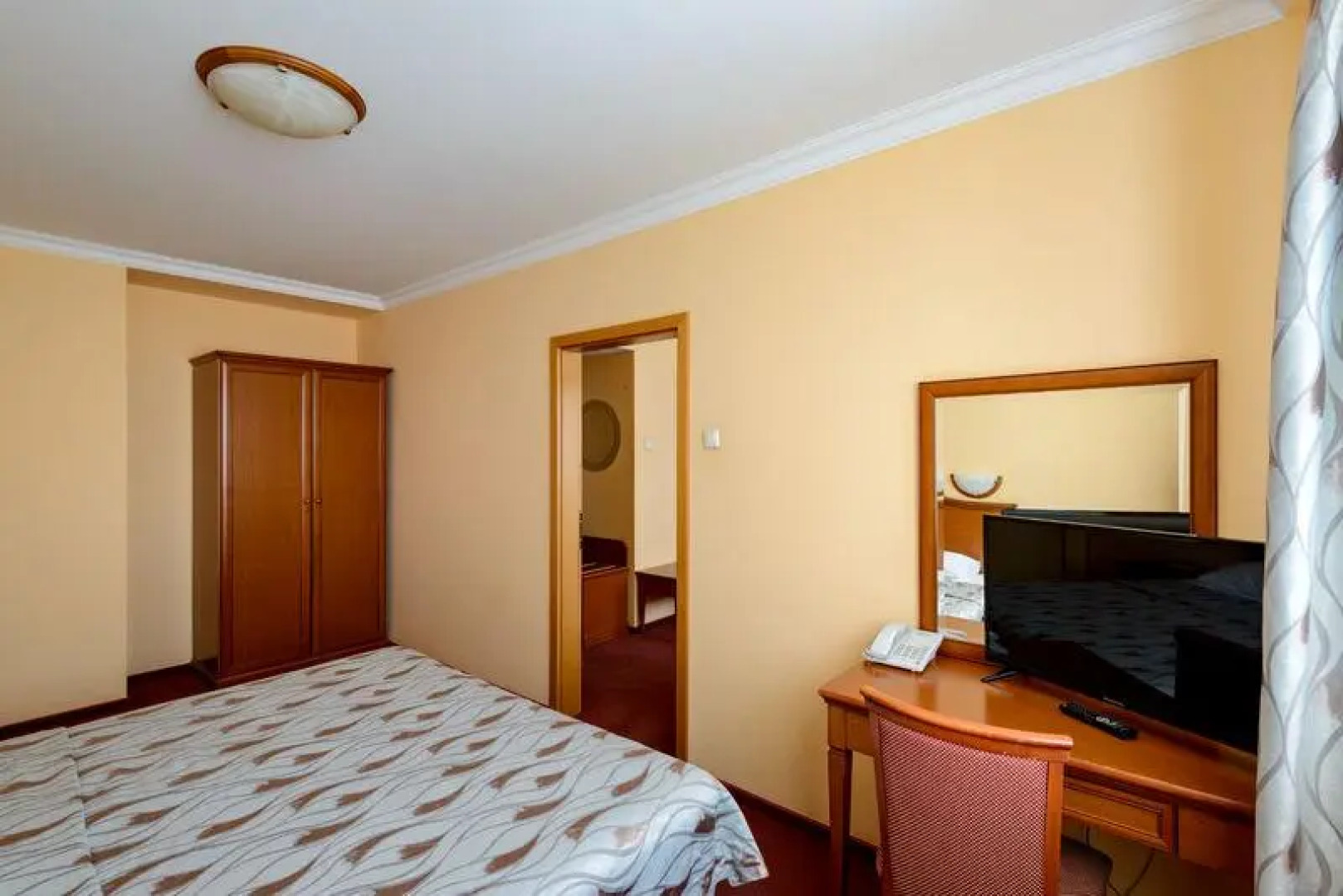 Азимут Отель Мирный