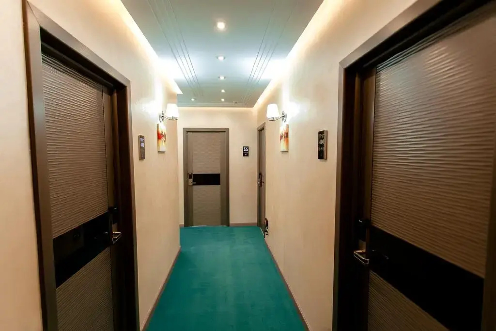 Отель Mildom Premium