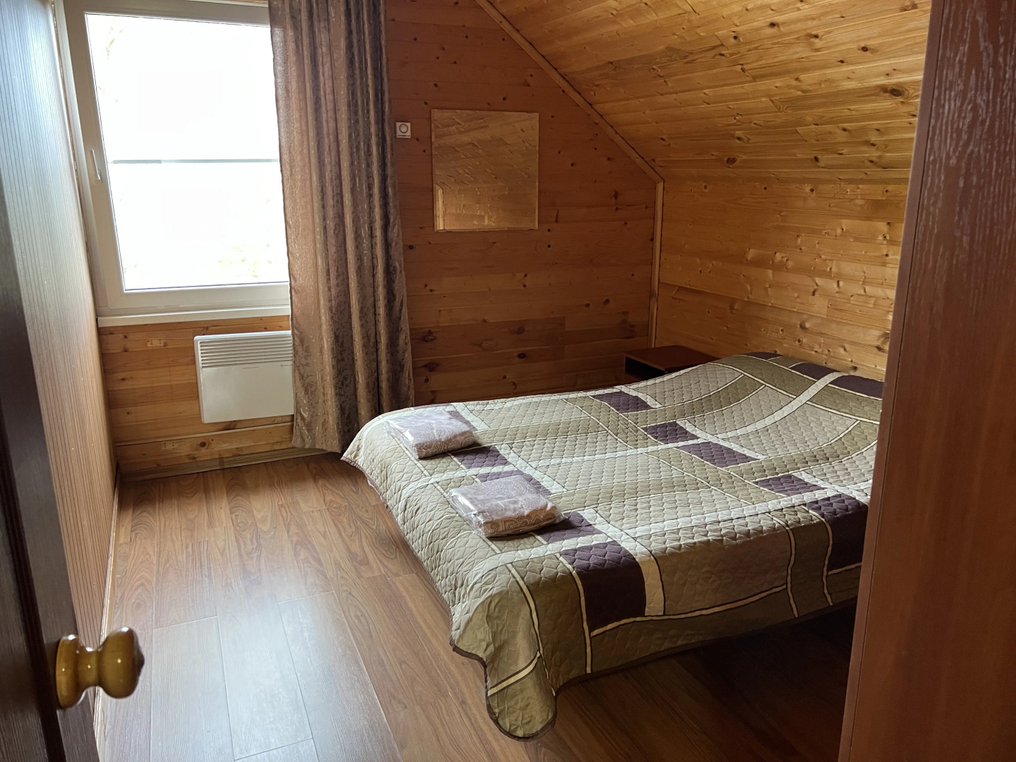 Частный дом у озера