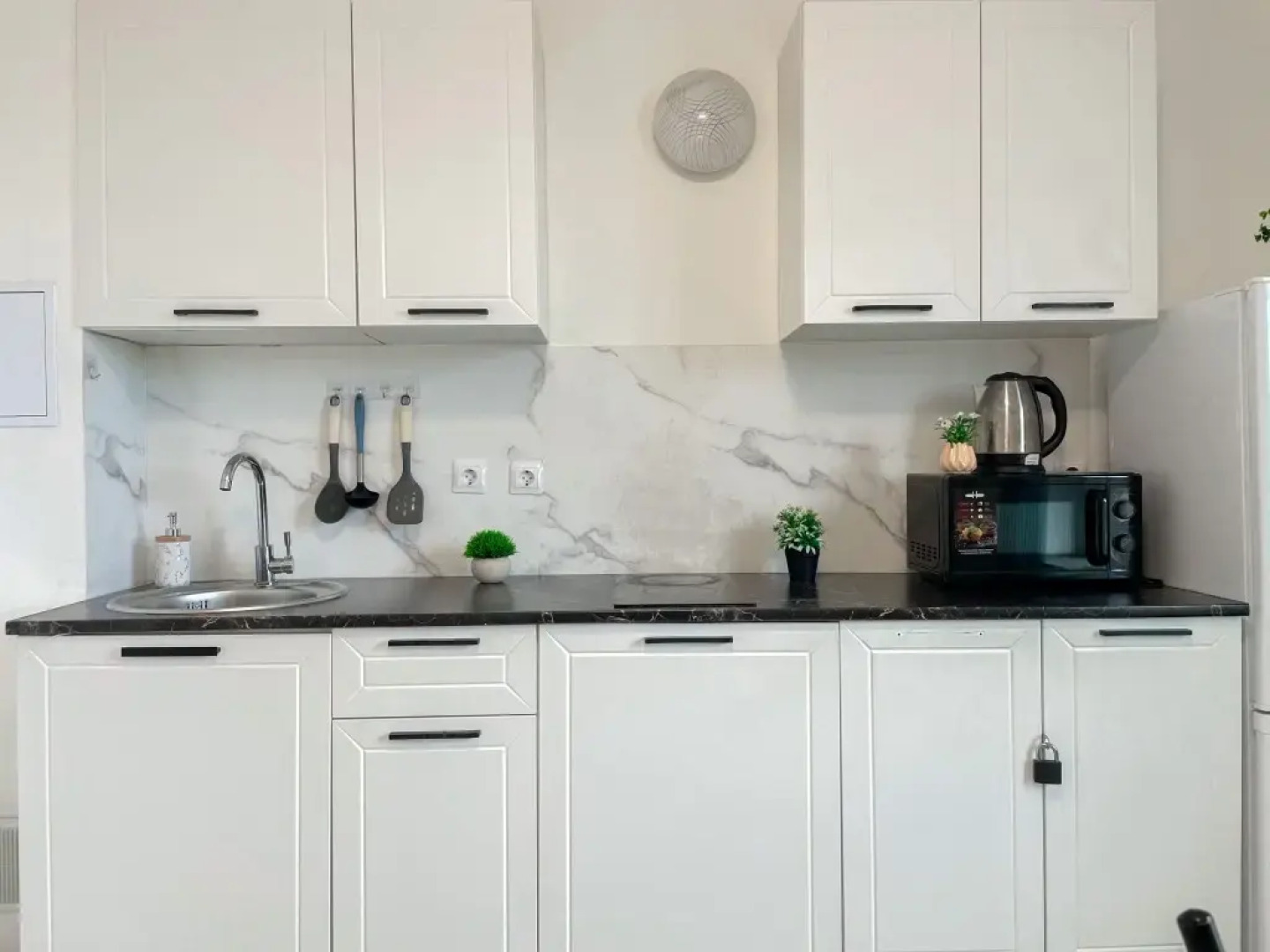 Апартаменты Sunny Days Apartment Оранж Парк 13