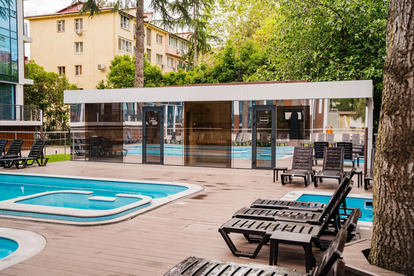 Отель Mirror Family