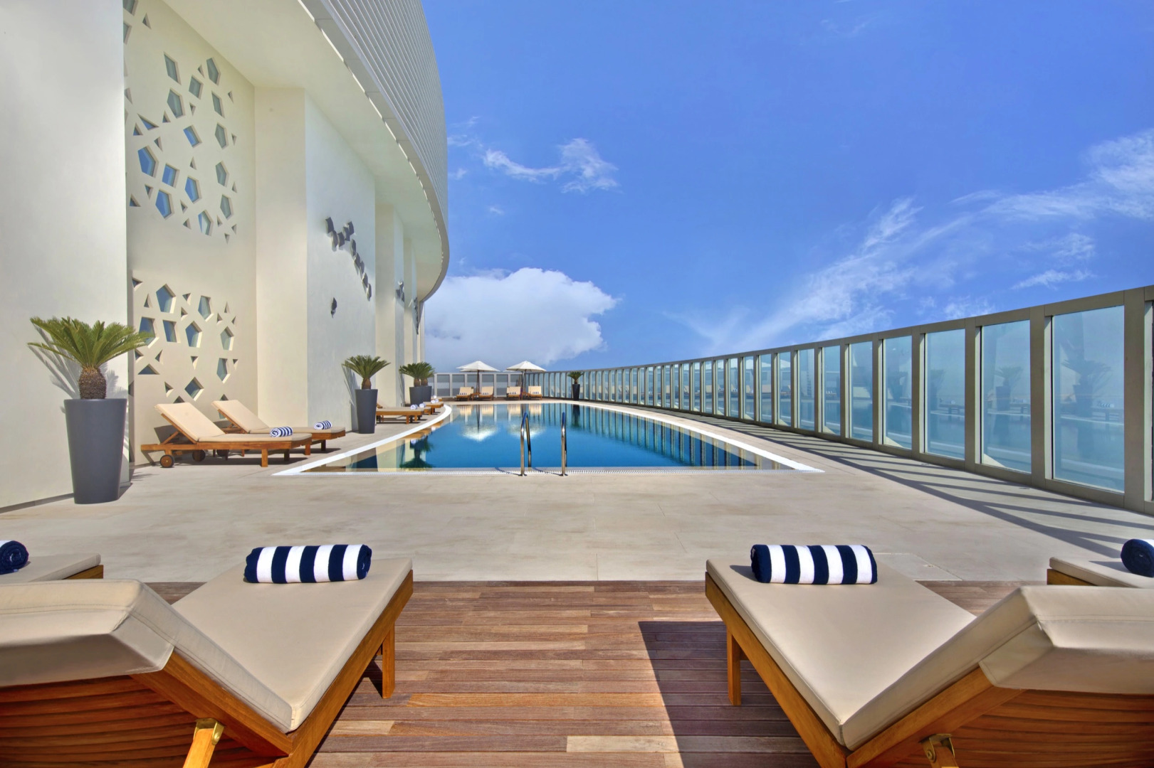 Отель The Curve