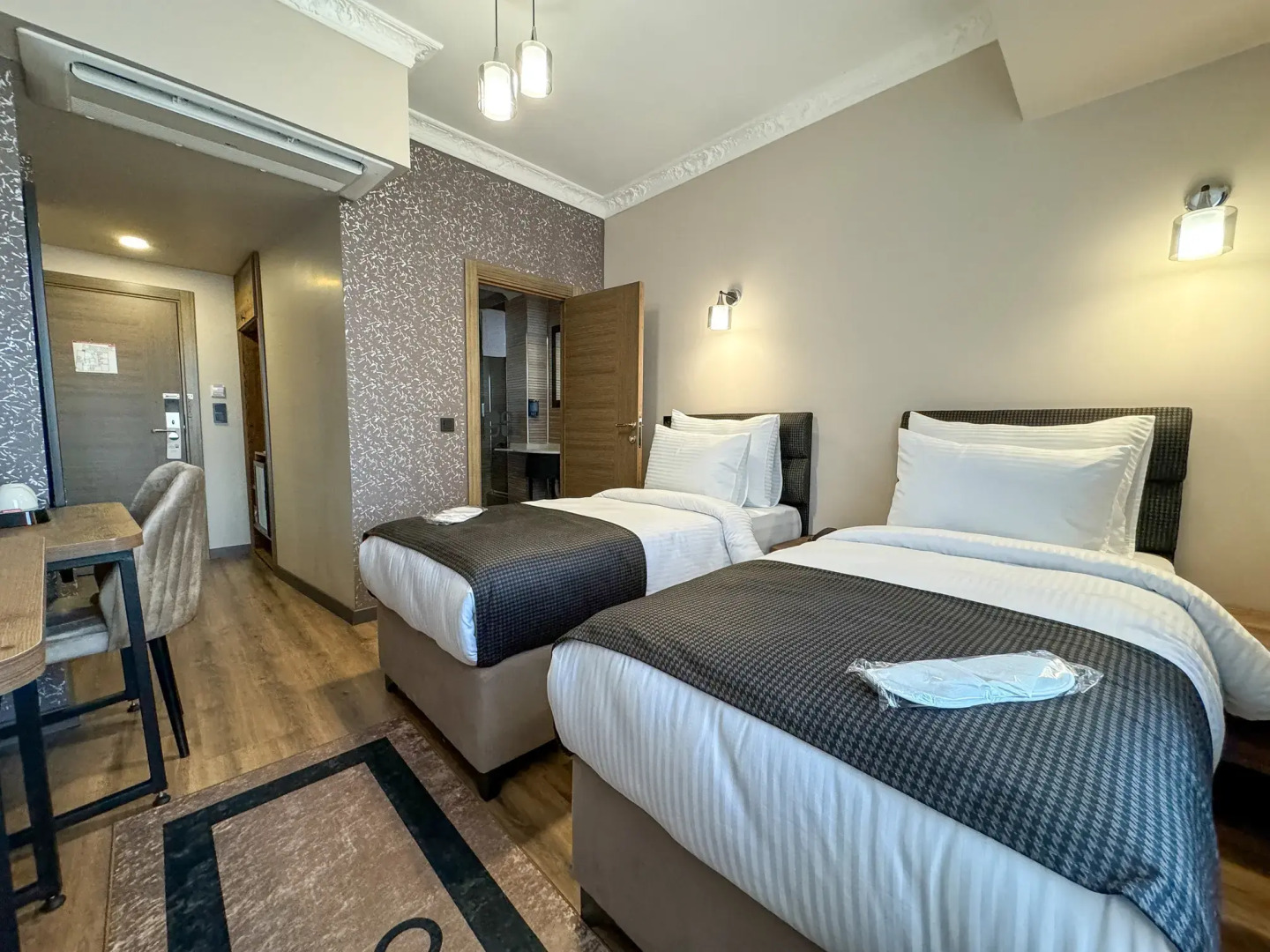 Отель Grand Clover