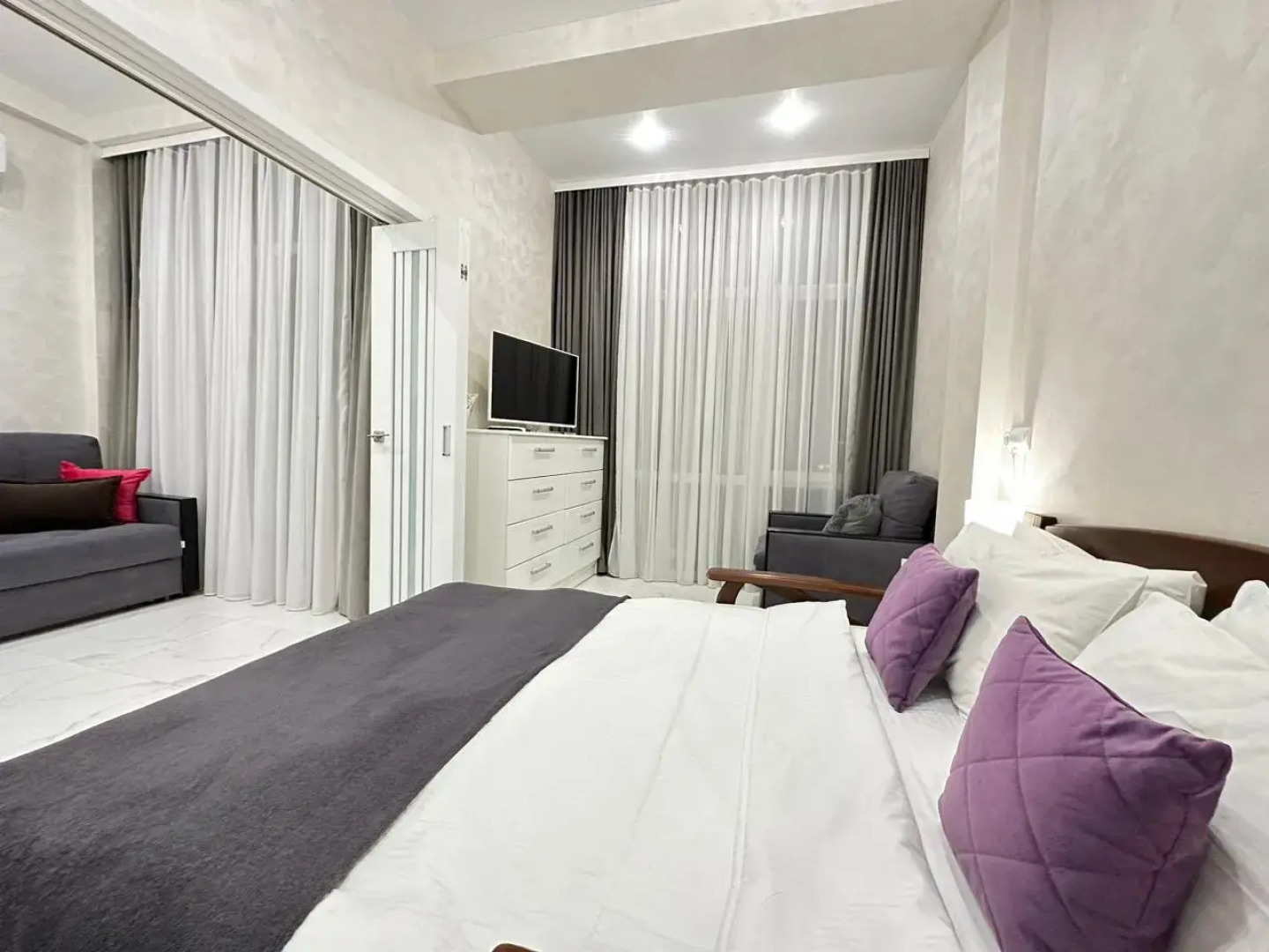 Море квартир уютная студия с панорамными окнами в центре Адлера 6