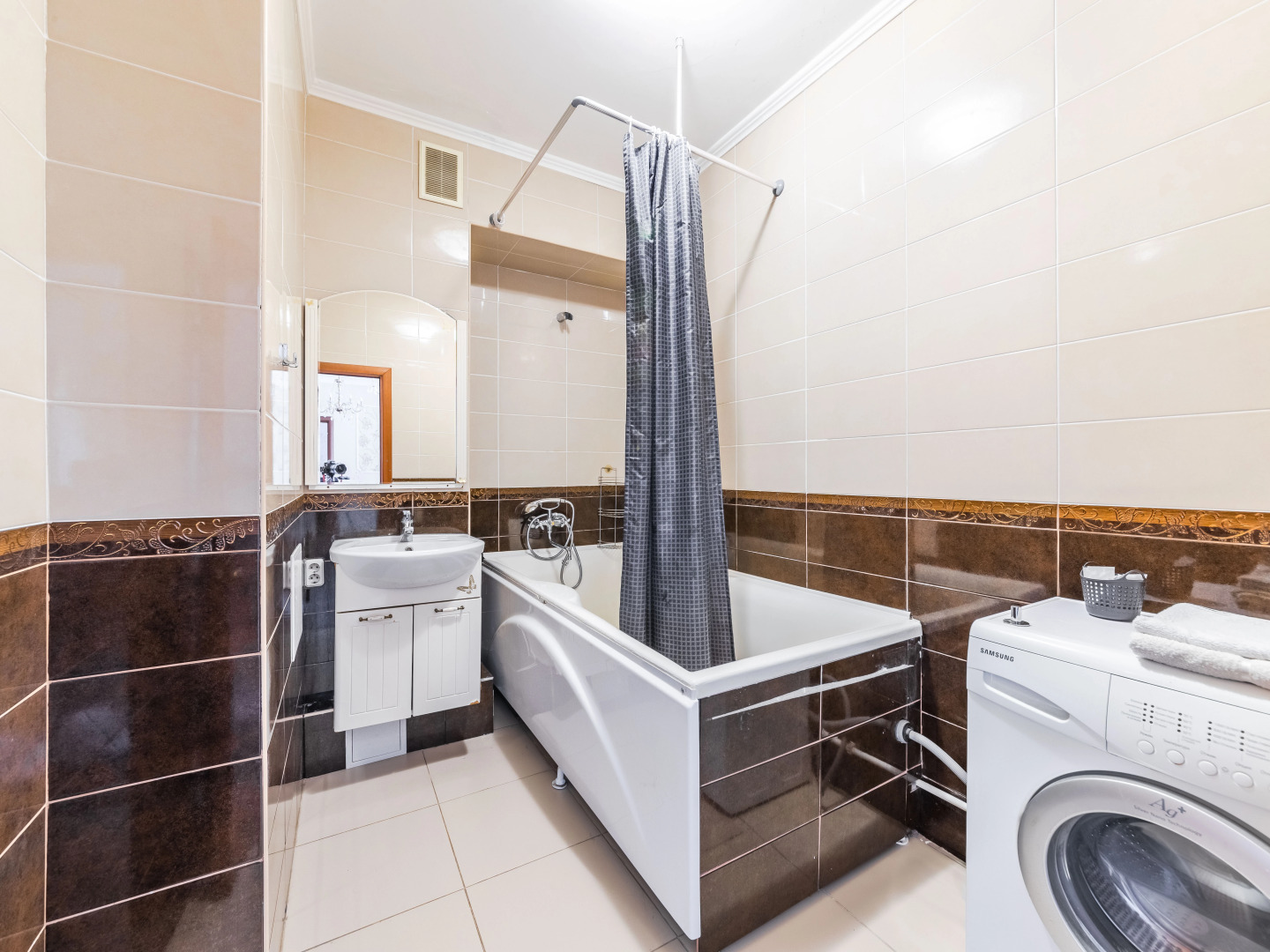 Апартаменты у Крейсера Авроры и Финляндского Вокзала