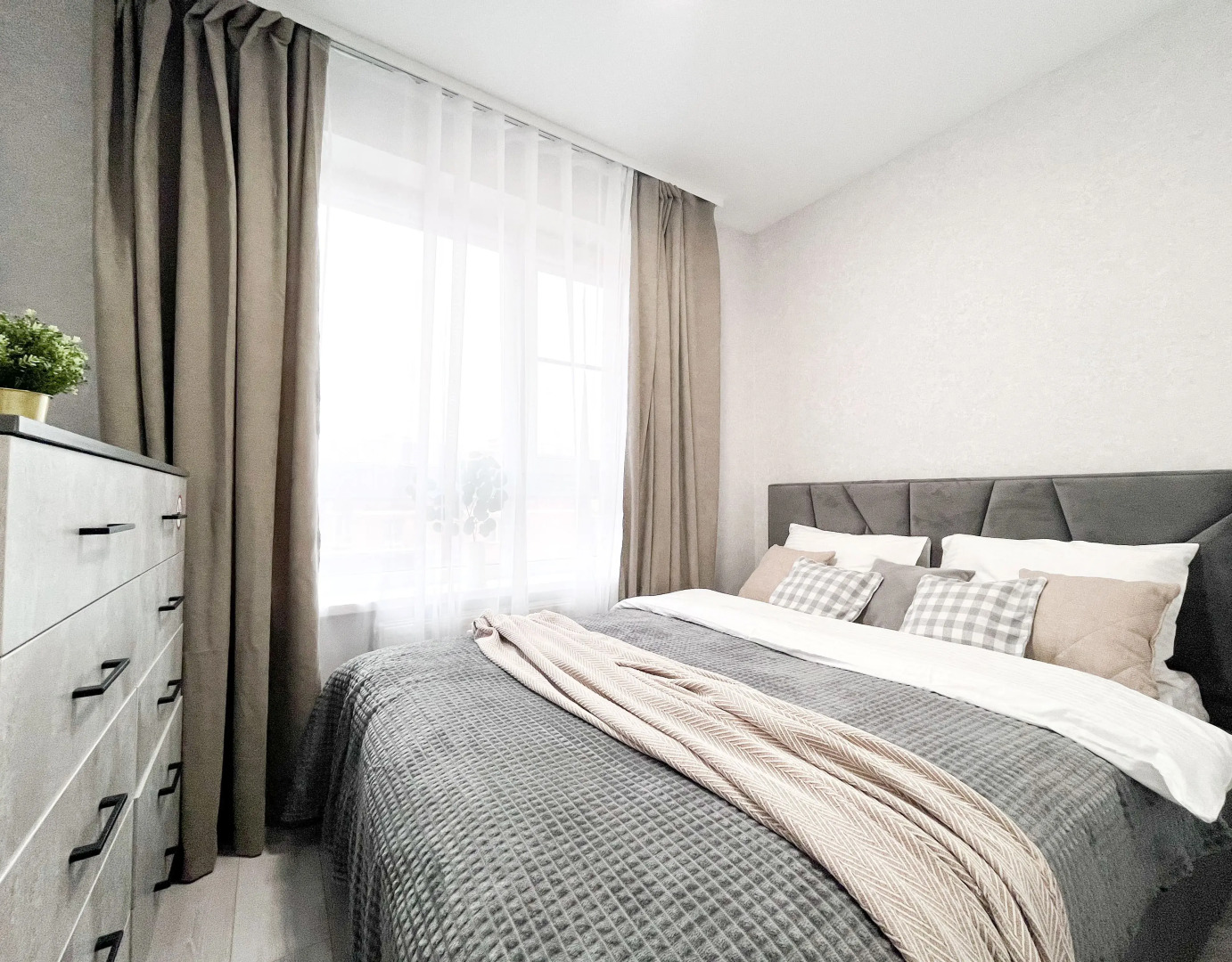 Апартаменты Шикарные с Лоджией для 4-х в Батайске