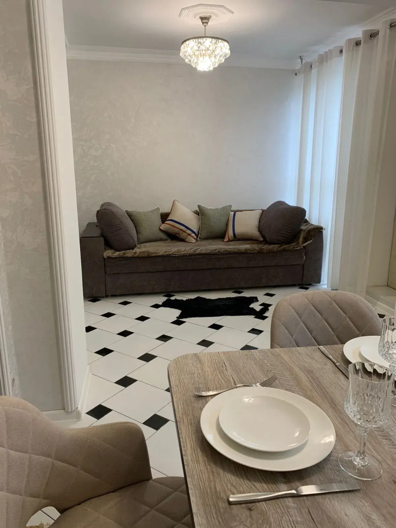 Апартаменты "Эленика" 2-х комнатная Квартира с выходом в парк в Центре города