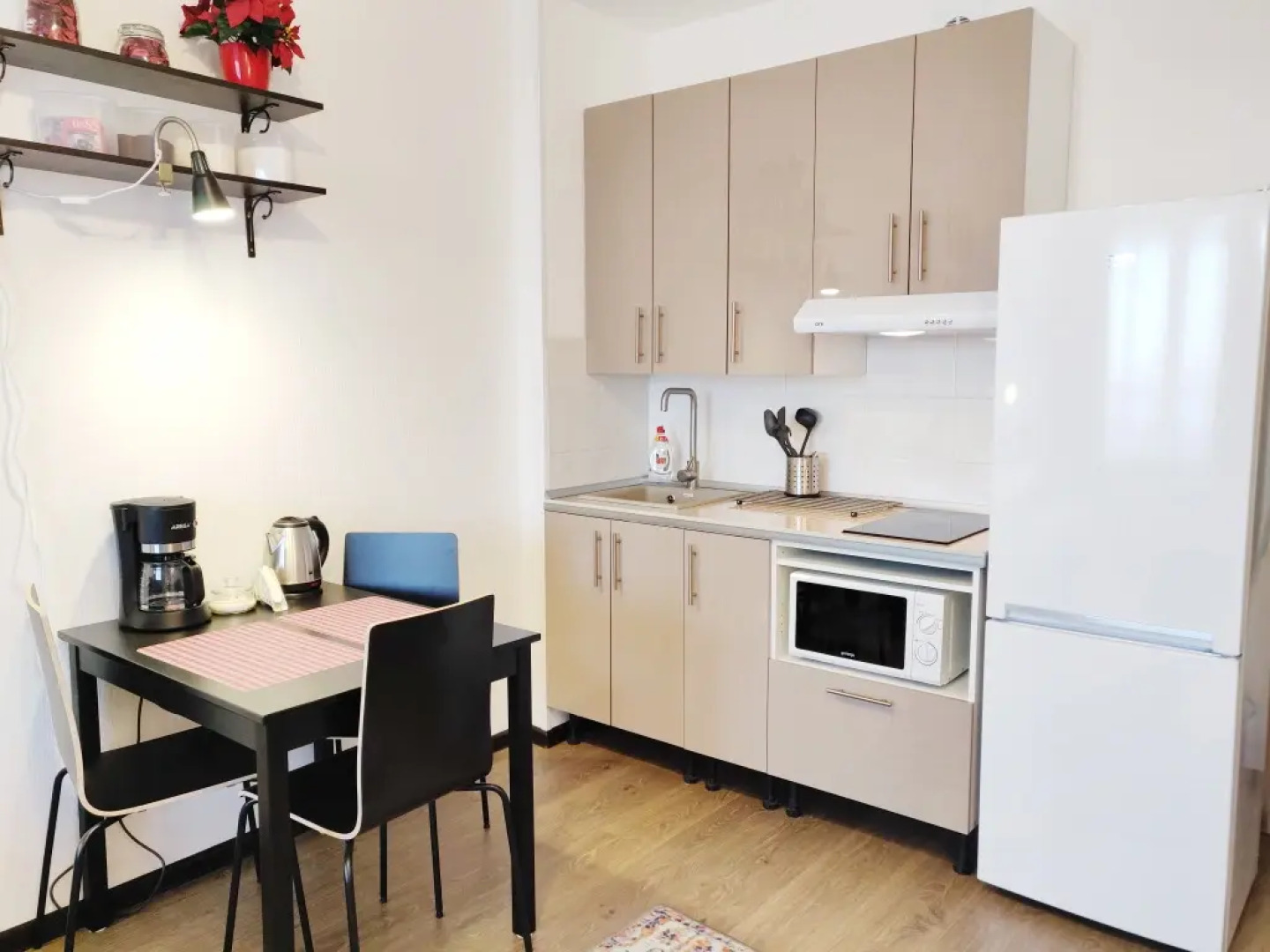 Студия Modern метро Ладожская