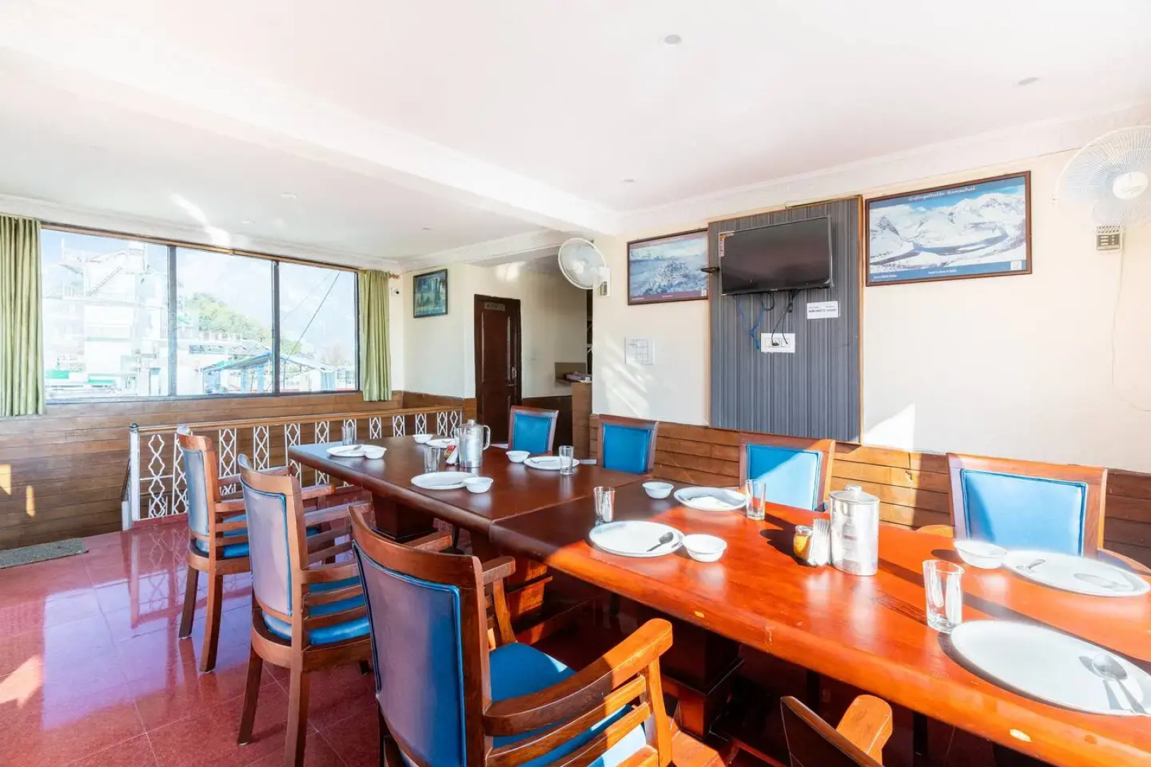 Отель Snow Crest Inn