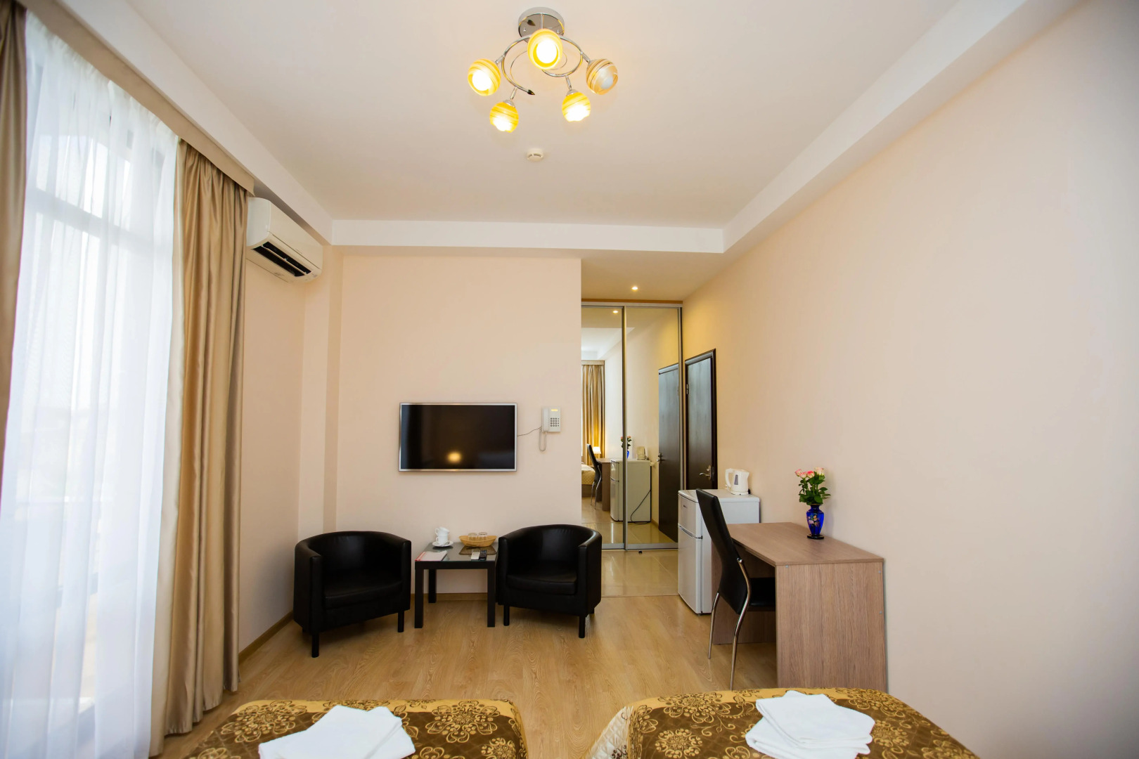 Отель София