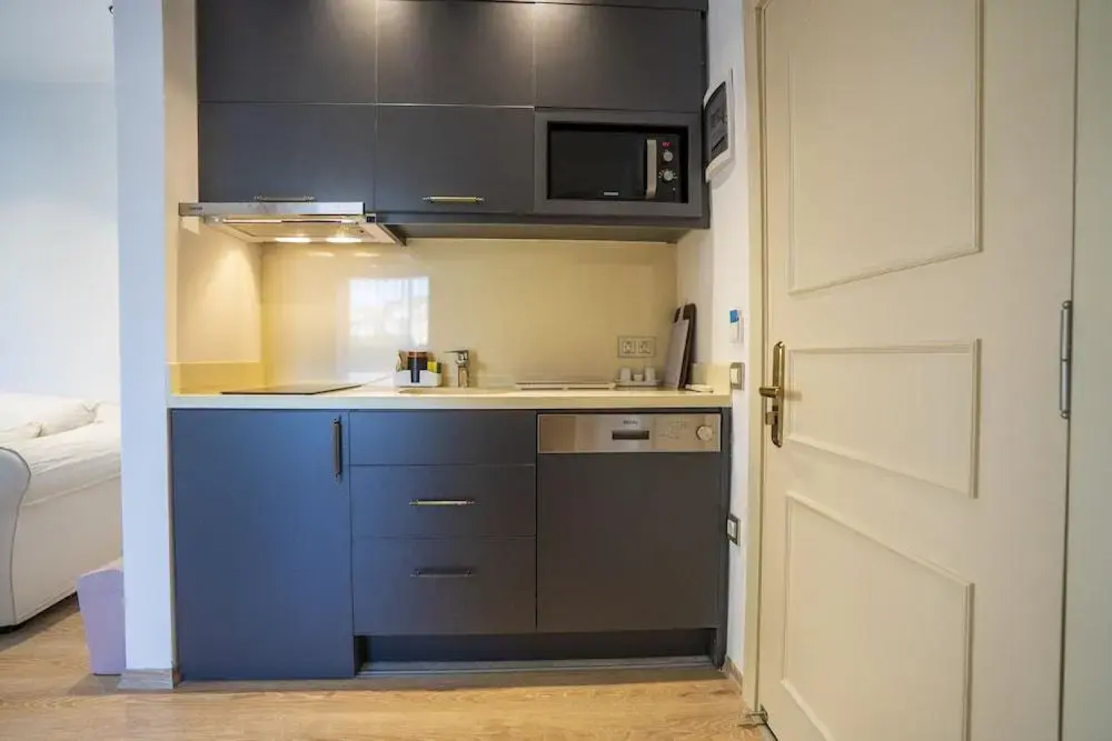 Апарт-отель Channel Suites