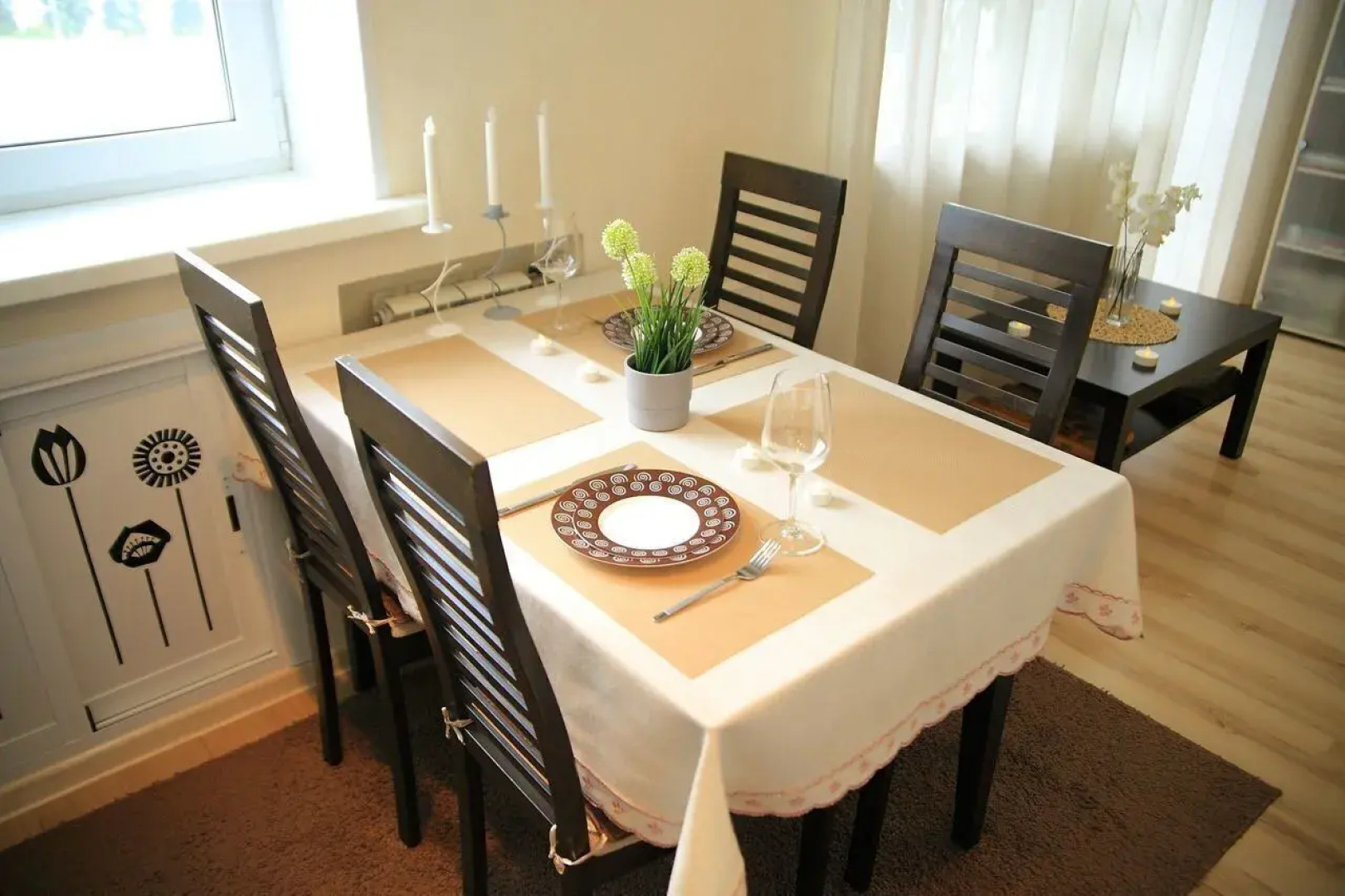 Квартира Уютная Двухкoмнaтная c Прекраcным Видом из Окна