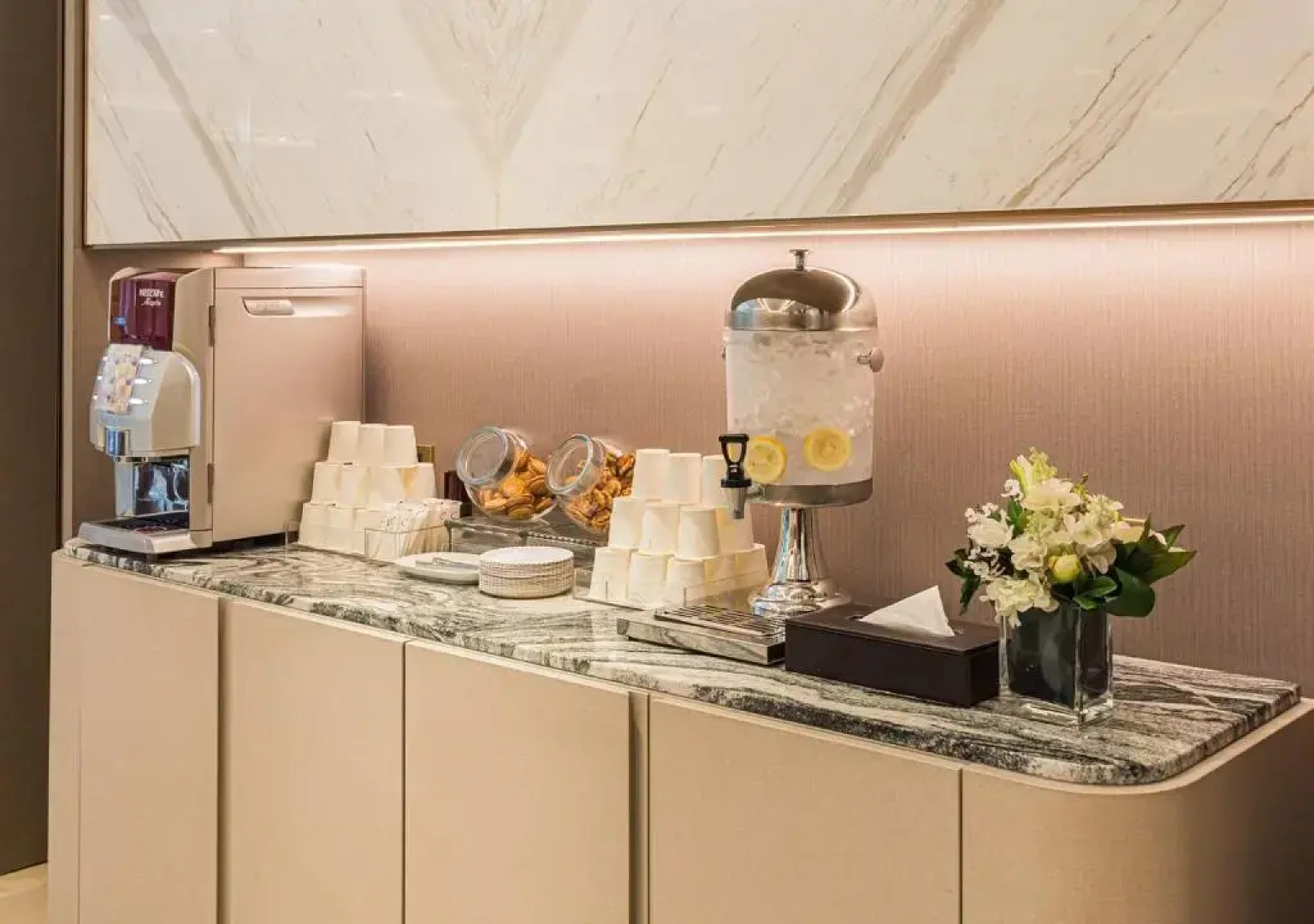 Отель Centre Point Hotel Sukhumvit 10