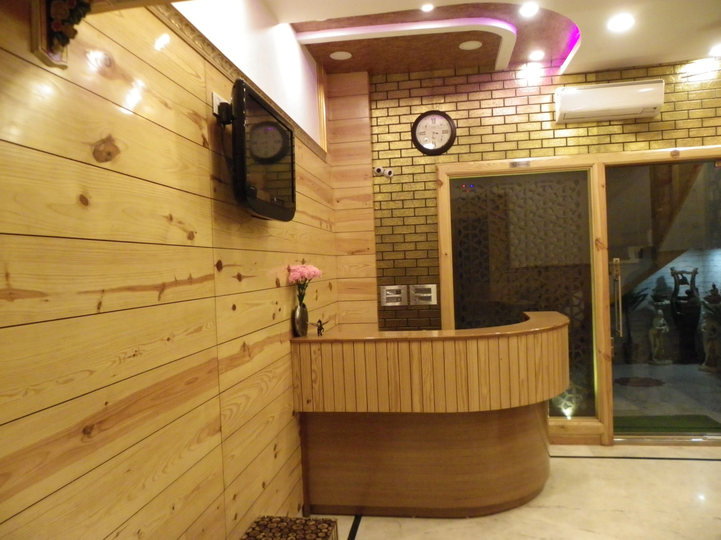 Отель The Lodge