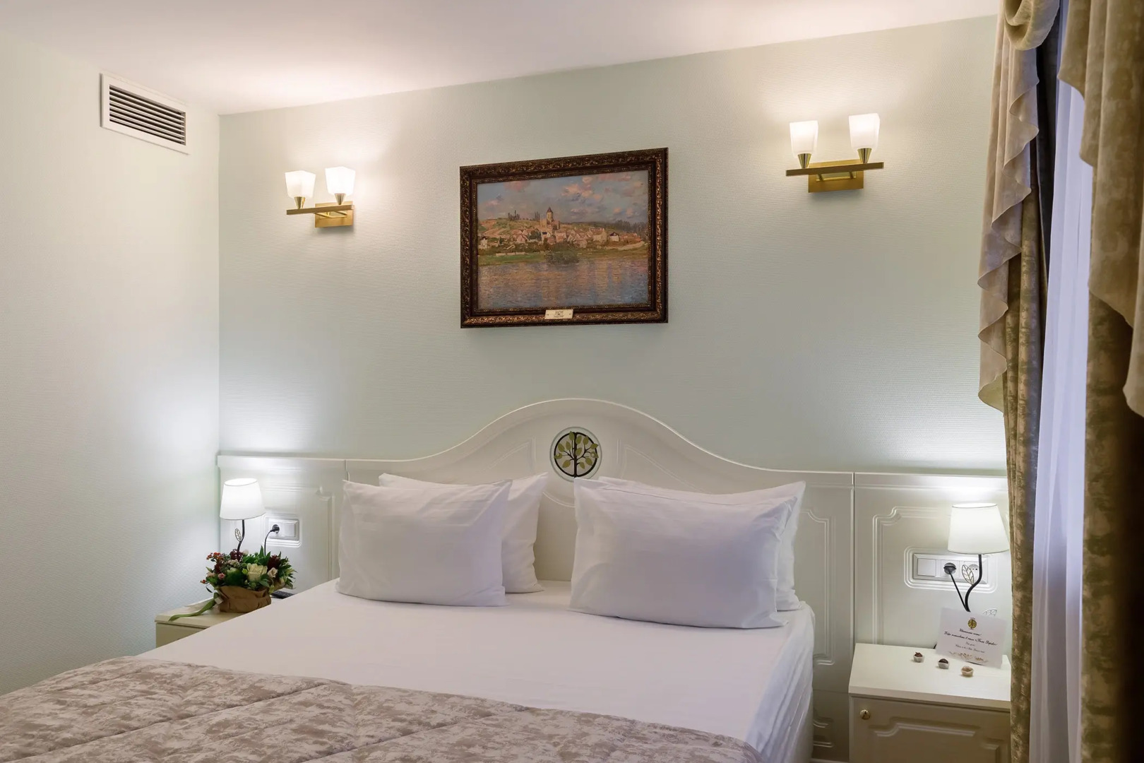 Отель Белое Дерево