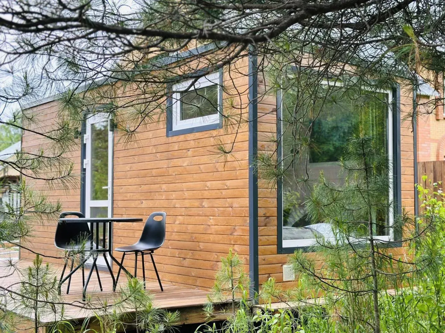 Частный Дом в Окружении Кедpового Леса со Своей Террасой и Мангальной Зоной