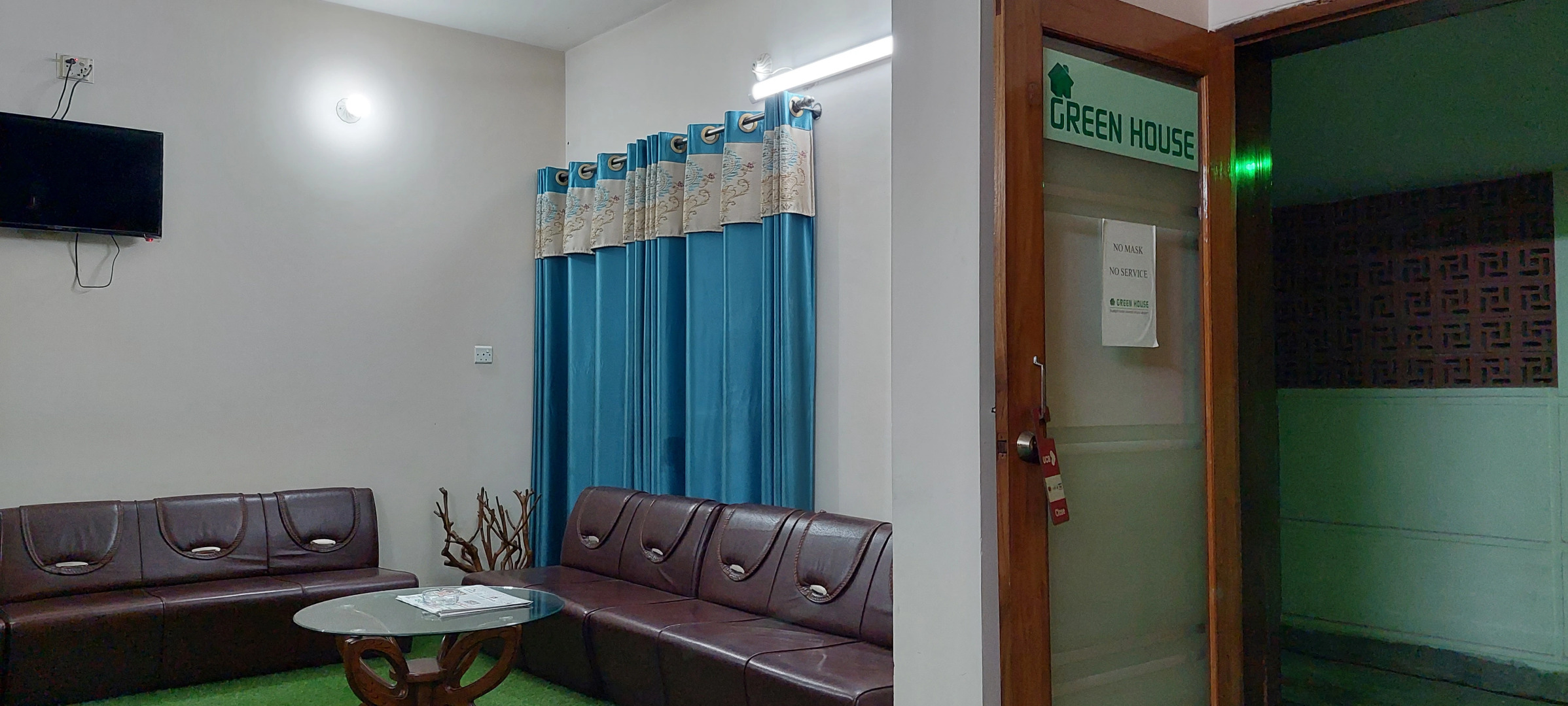 Green House Hotel & Tours