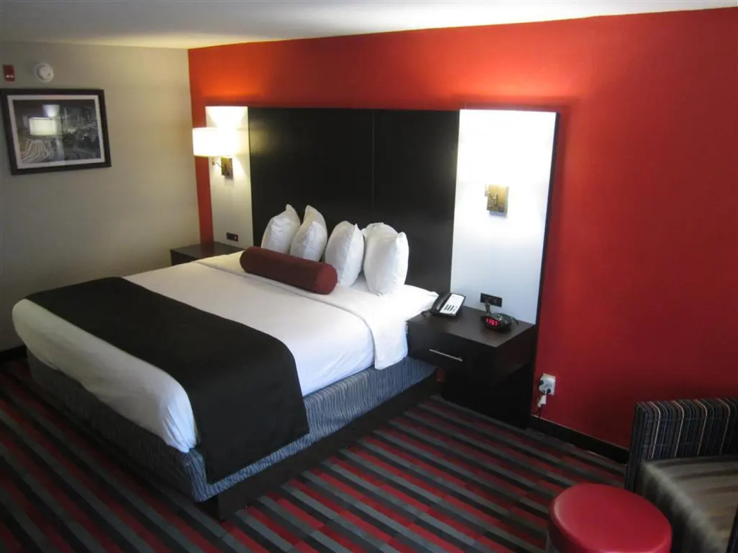 Отель Comfort Inn & Suites