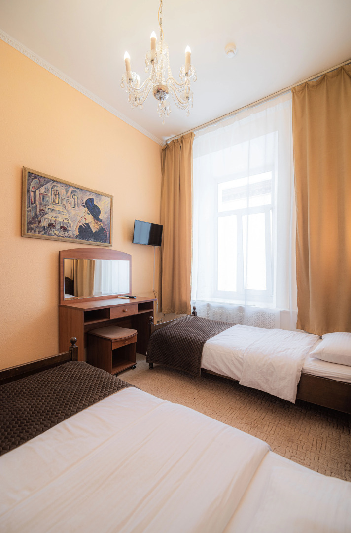 Отель Ист-Вест