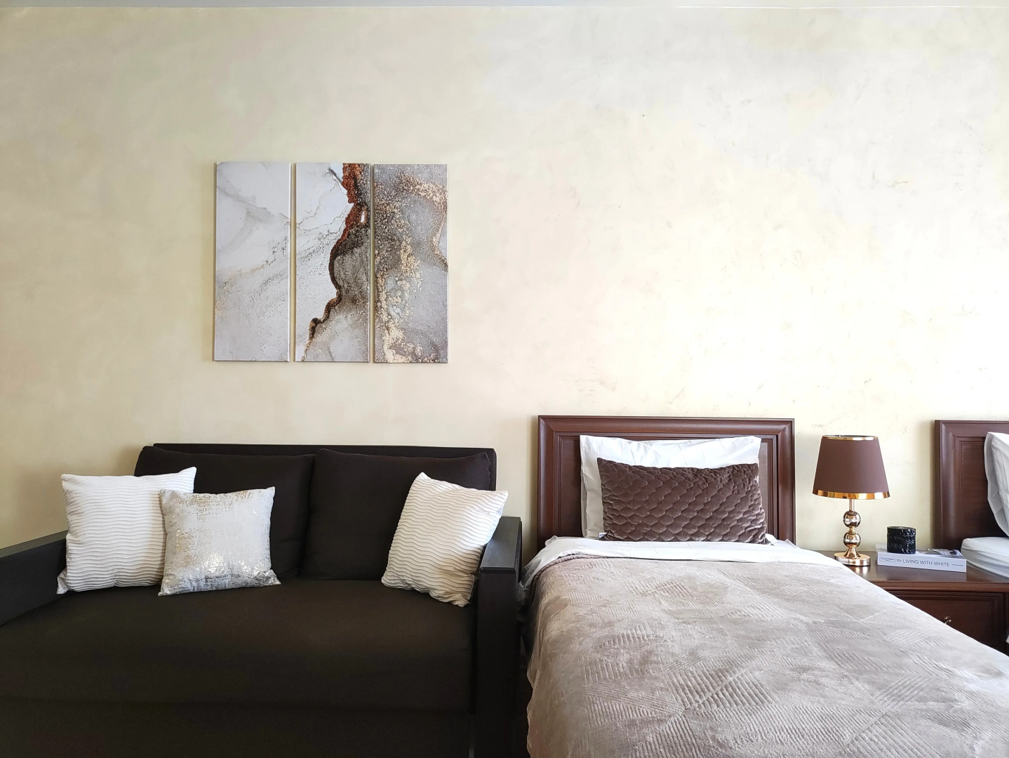 Квартира Светлая студия в современном жилом комплексе.