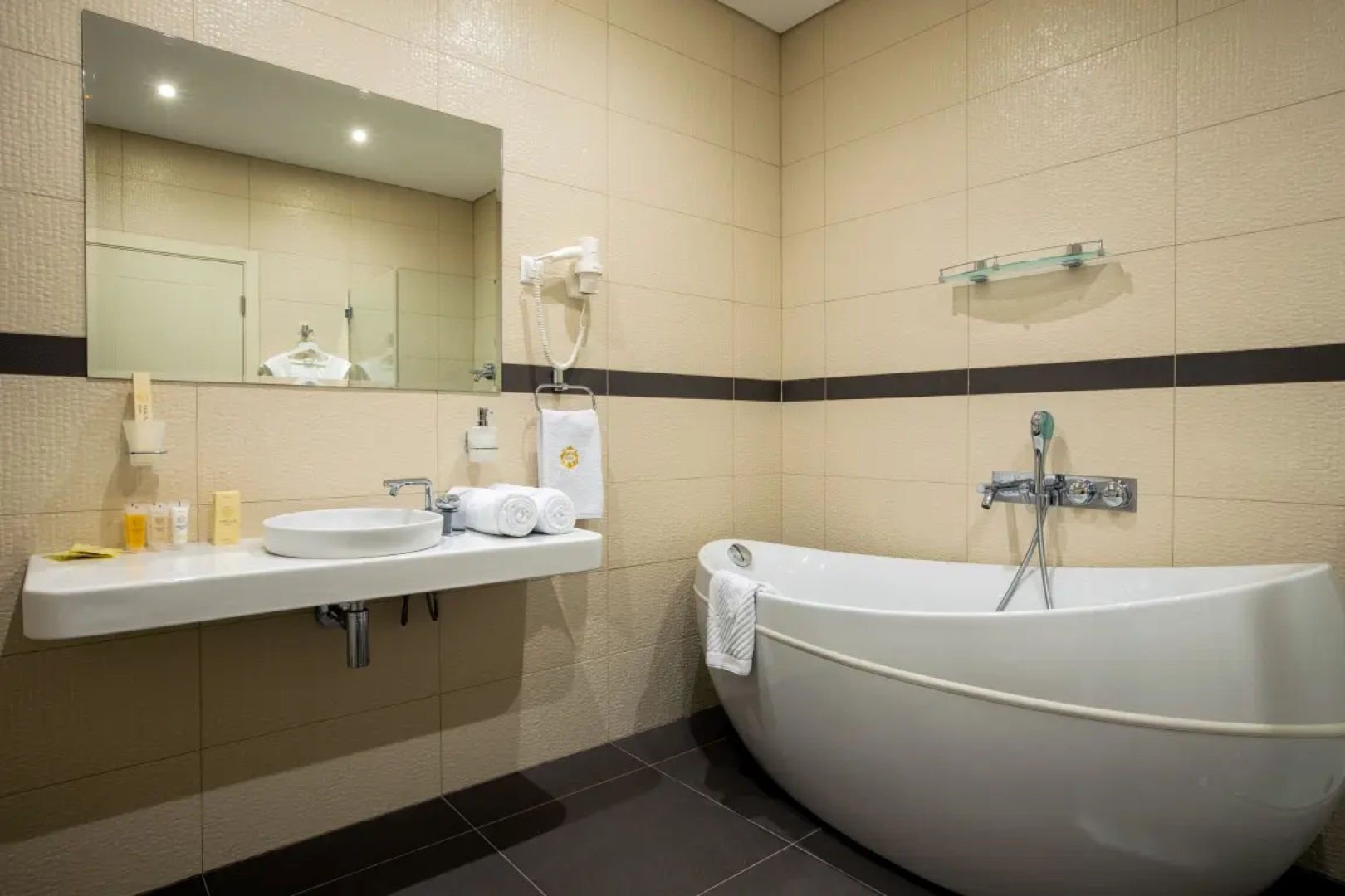 Rockmond 58 Junior Suite 9