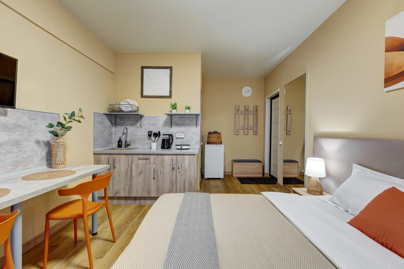 Апартаменты Улучшенная Студия Лотос Светлый Дом