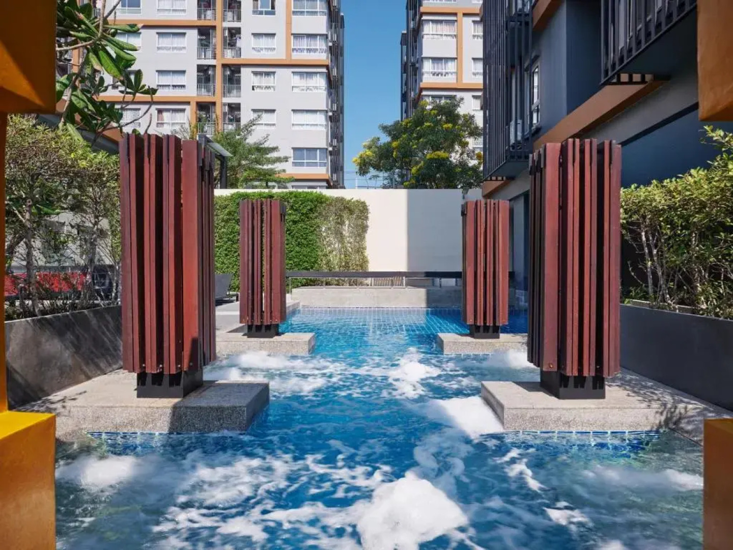 Отель The Grass Serviced Suites