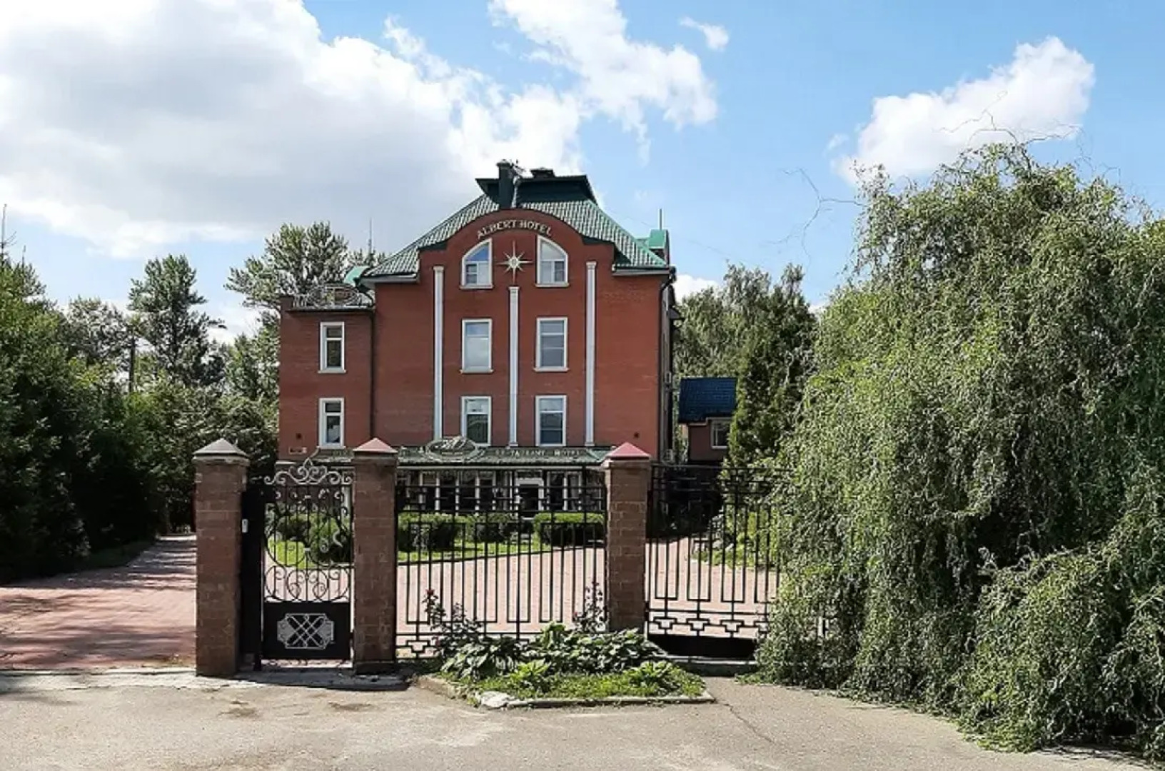 Гостинично-ресторанный комплекс «Альберт Отель»