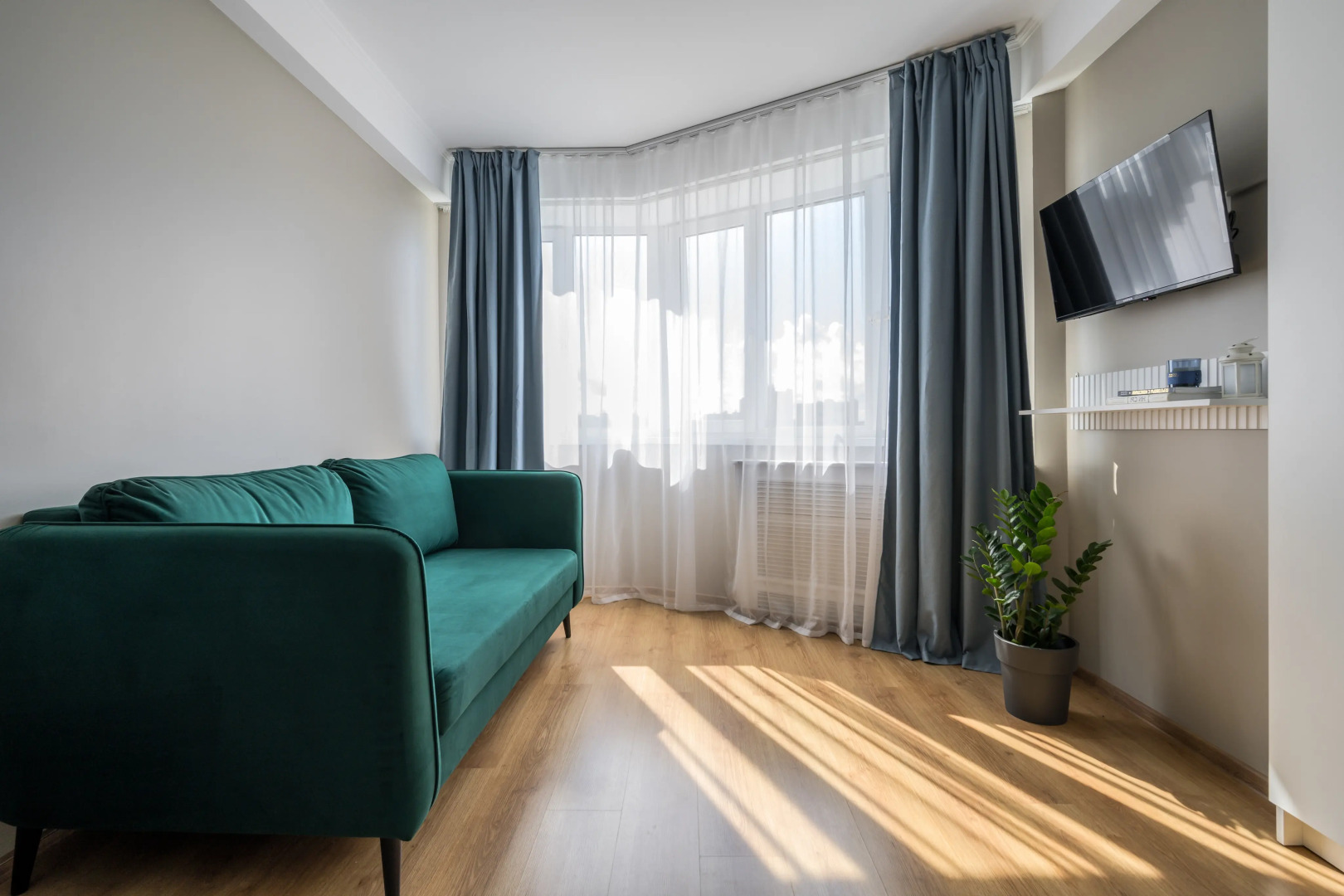 Квартира Просторная с зоной отдыха на балконе последнего этажа с видом на тихий двор