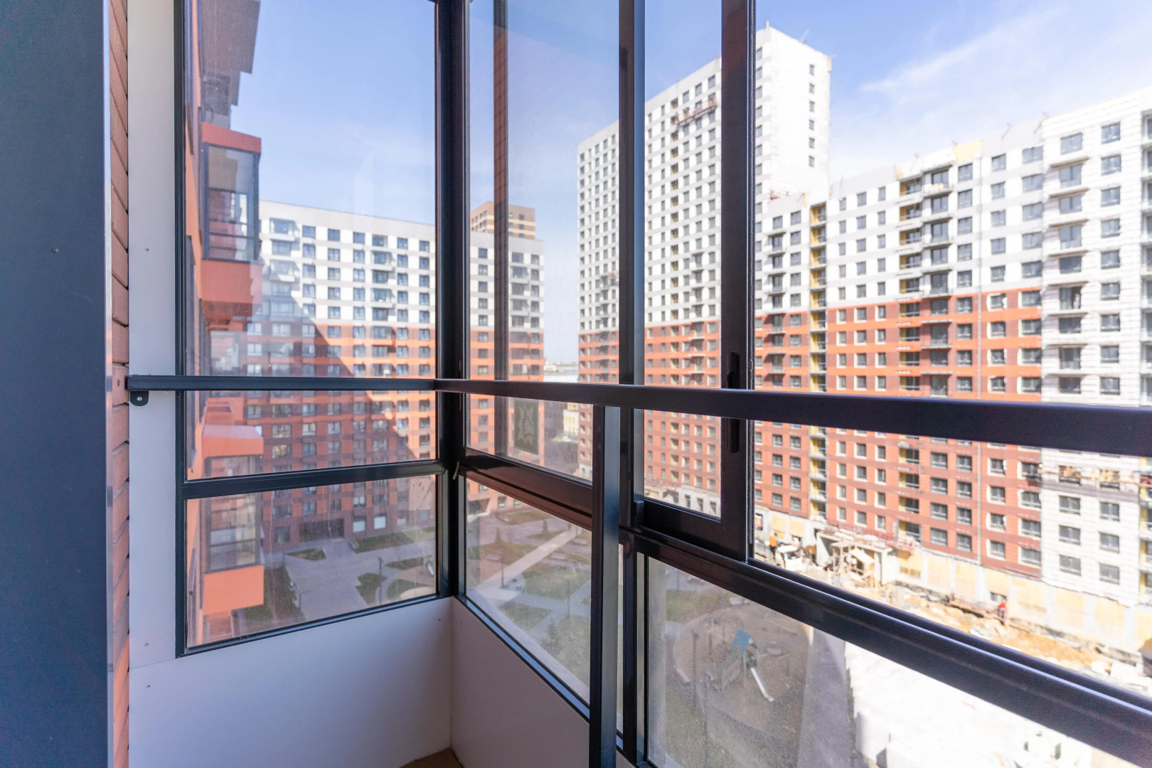 Апартаменты евротрёхкомнатные на Полимерном 13