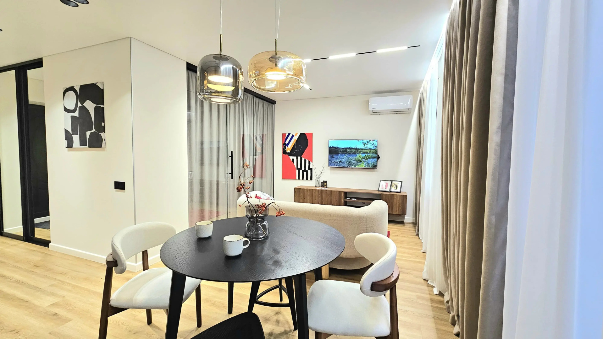 Квартира с Дизайнерским Ремонтом в Центральной Части Города от Urban Apartments