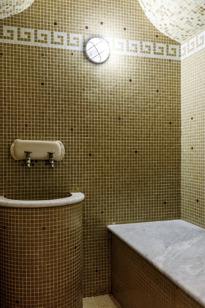 Отель Максима Ирбис