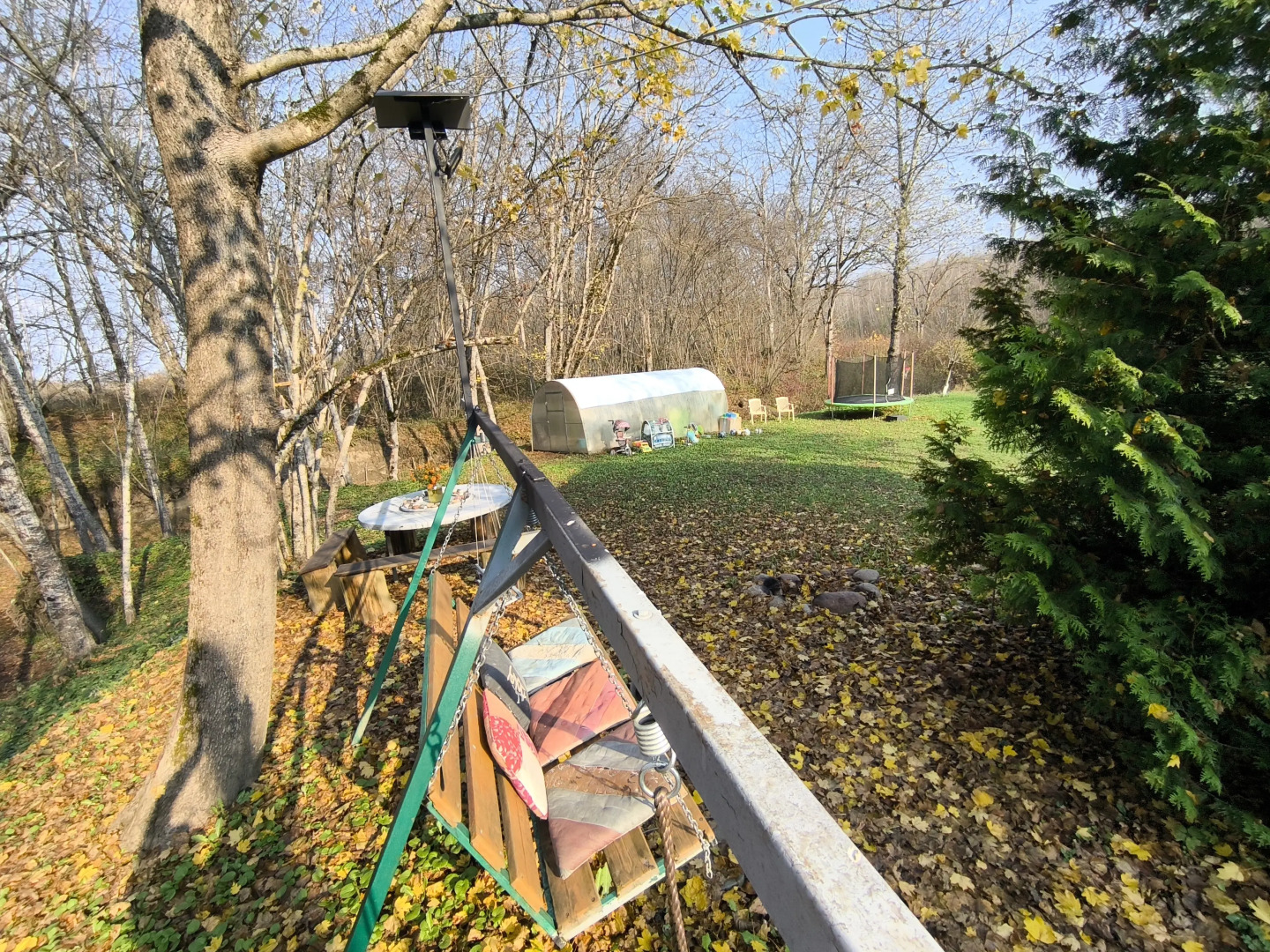 Частный дом у горной реки