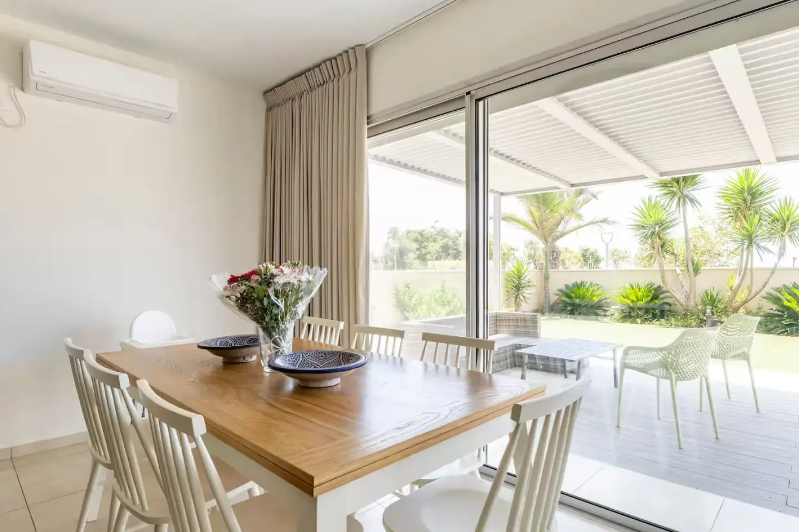 Квартира GW002 Gugel Waves Amazing Seaview & Garden Family Apartments