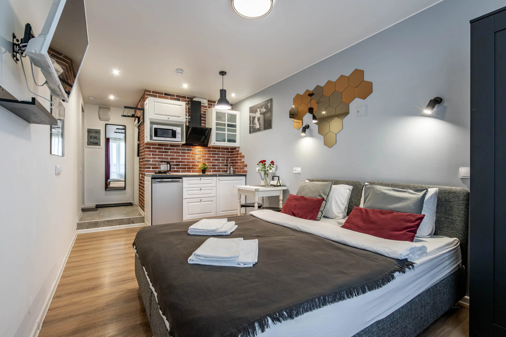 Апартаменты Film у метро 2