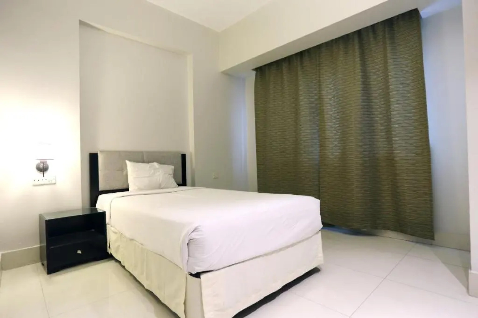 Отель Orchid Business