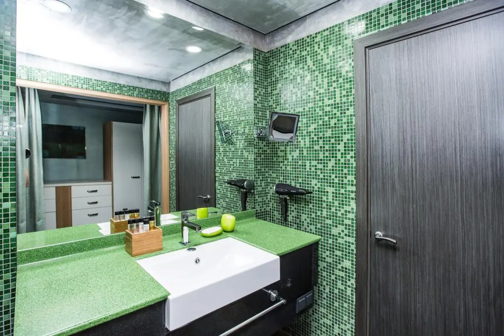 Отель Garden Embassy