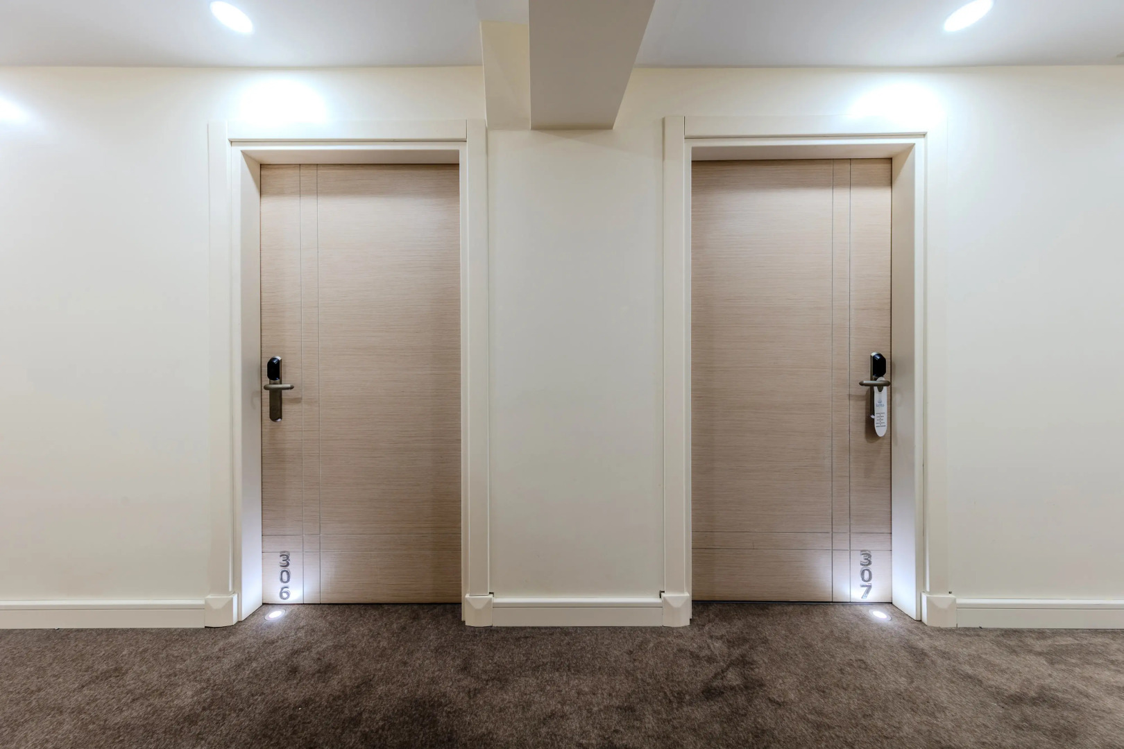 Отель Roys Hotel & Suites