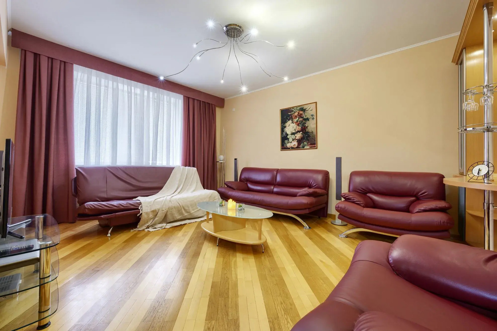 Трёхкомнатные апартаменты на Маршала Чуйкова