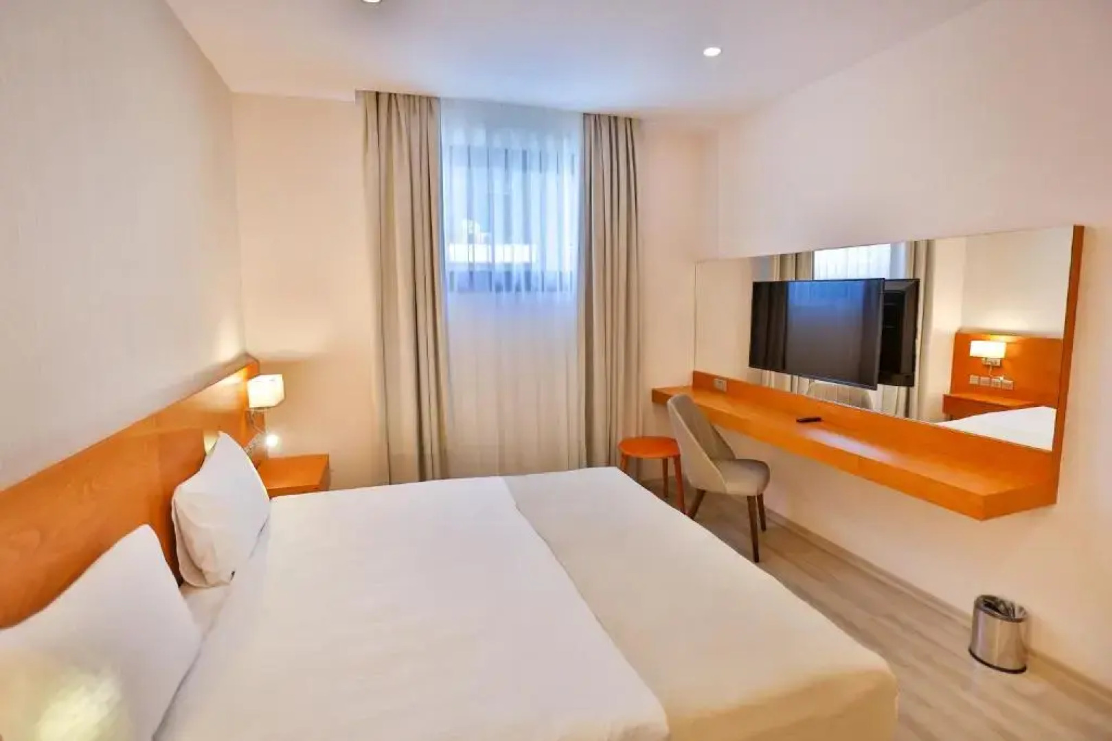 Отель Caddemm Inn