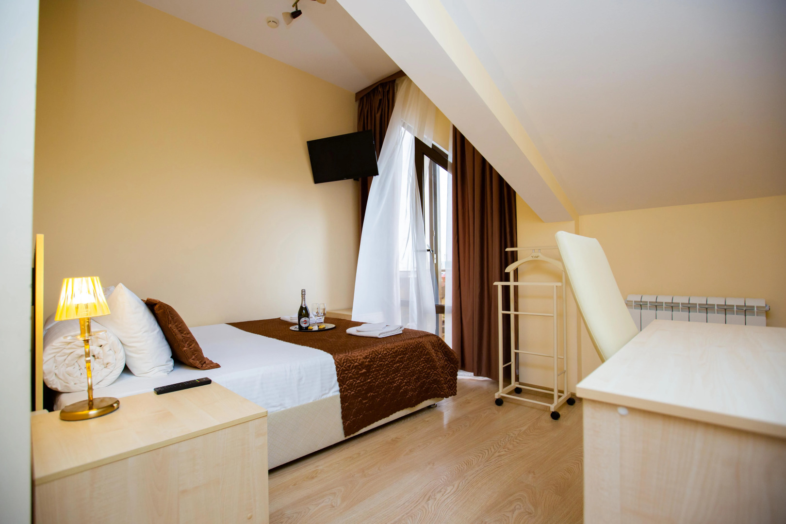 Отель София