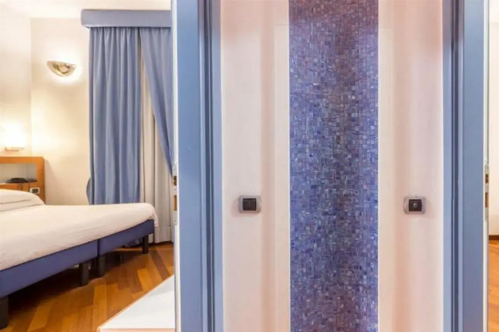 Отель Best Western Plus Hotel Plaza Napoli