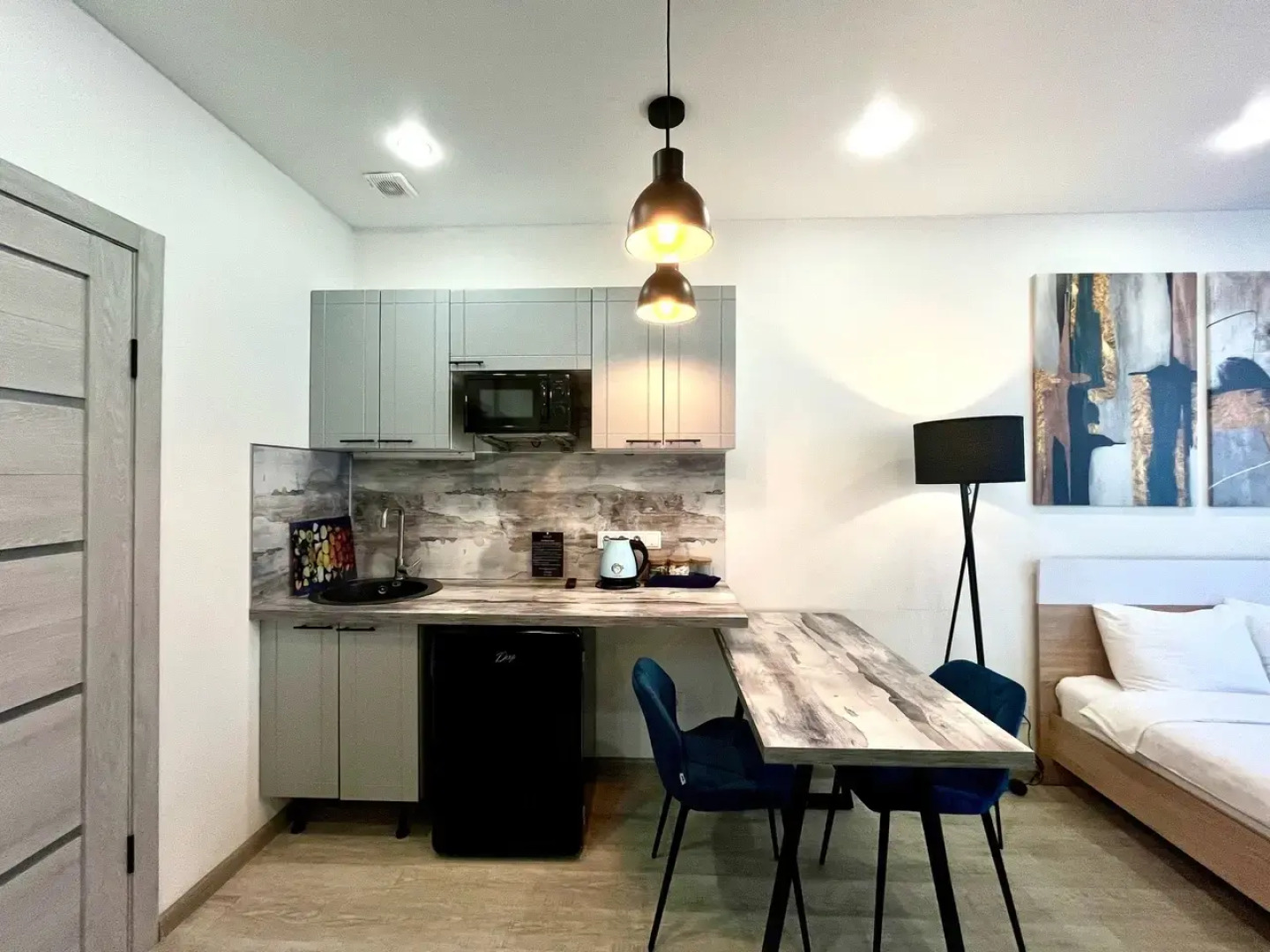 Апартаменты Студия KrasLoft в ЖК Притяжение на двоих