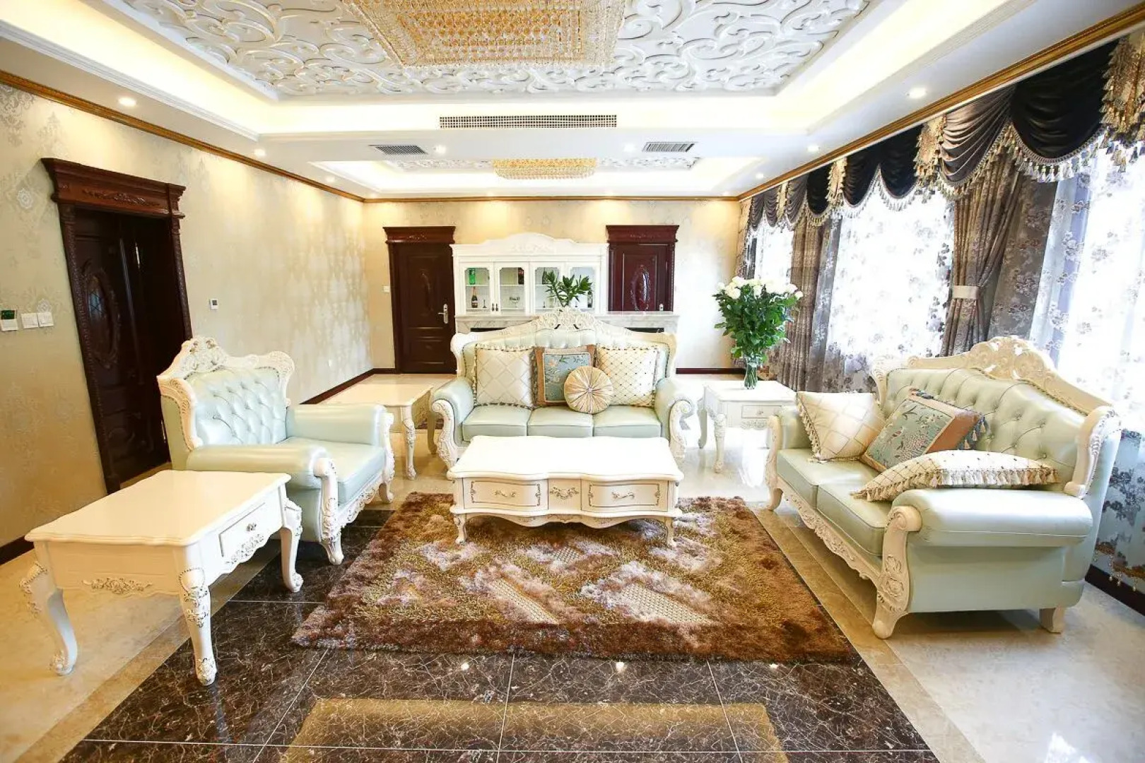 Отель Империал