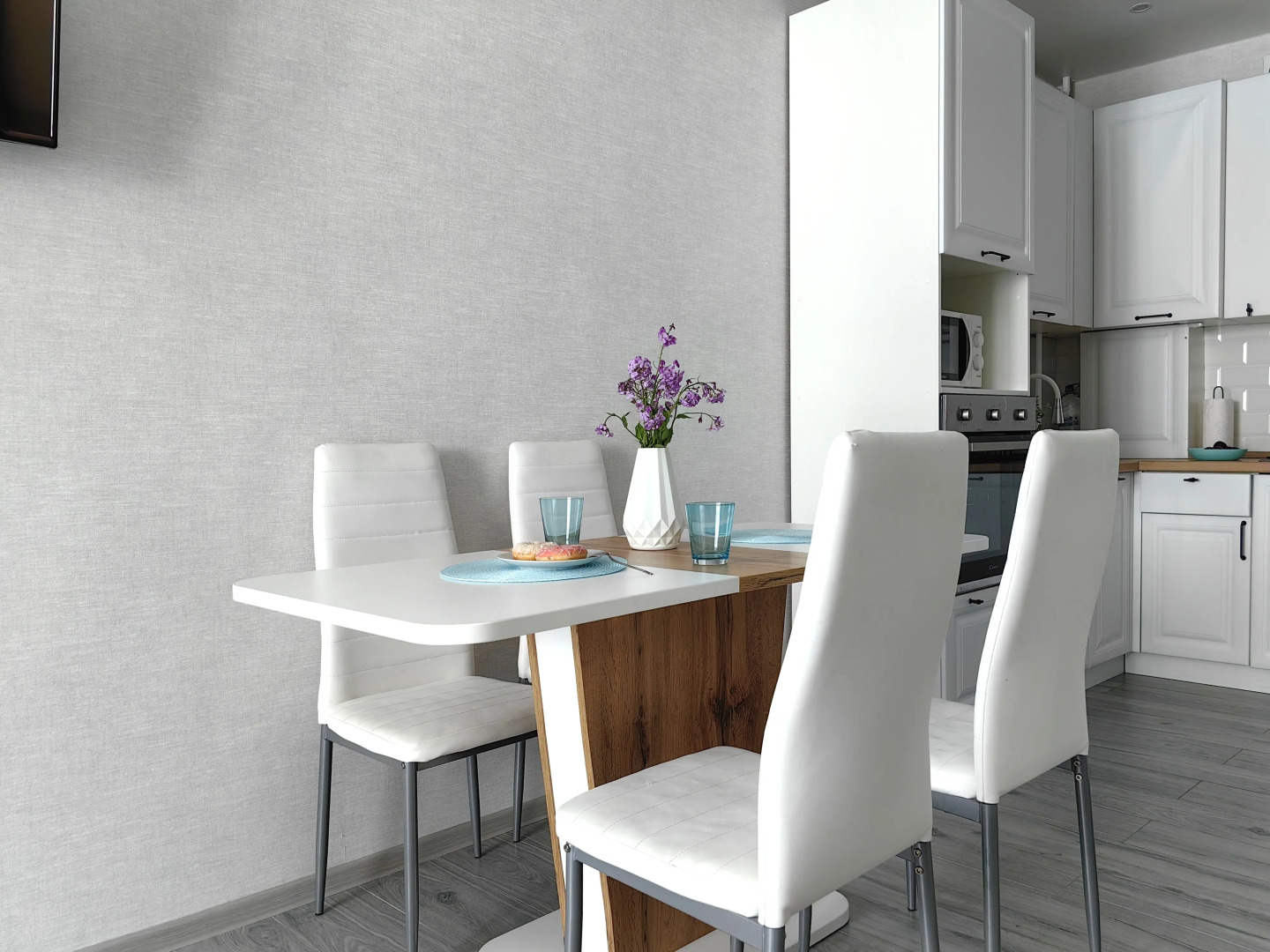 Апартаменты Стоп.Снято! С лоджией Акварель