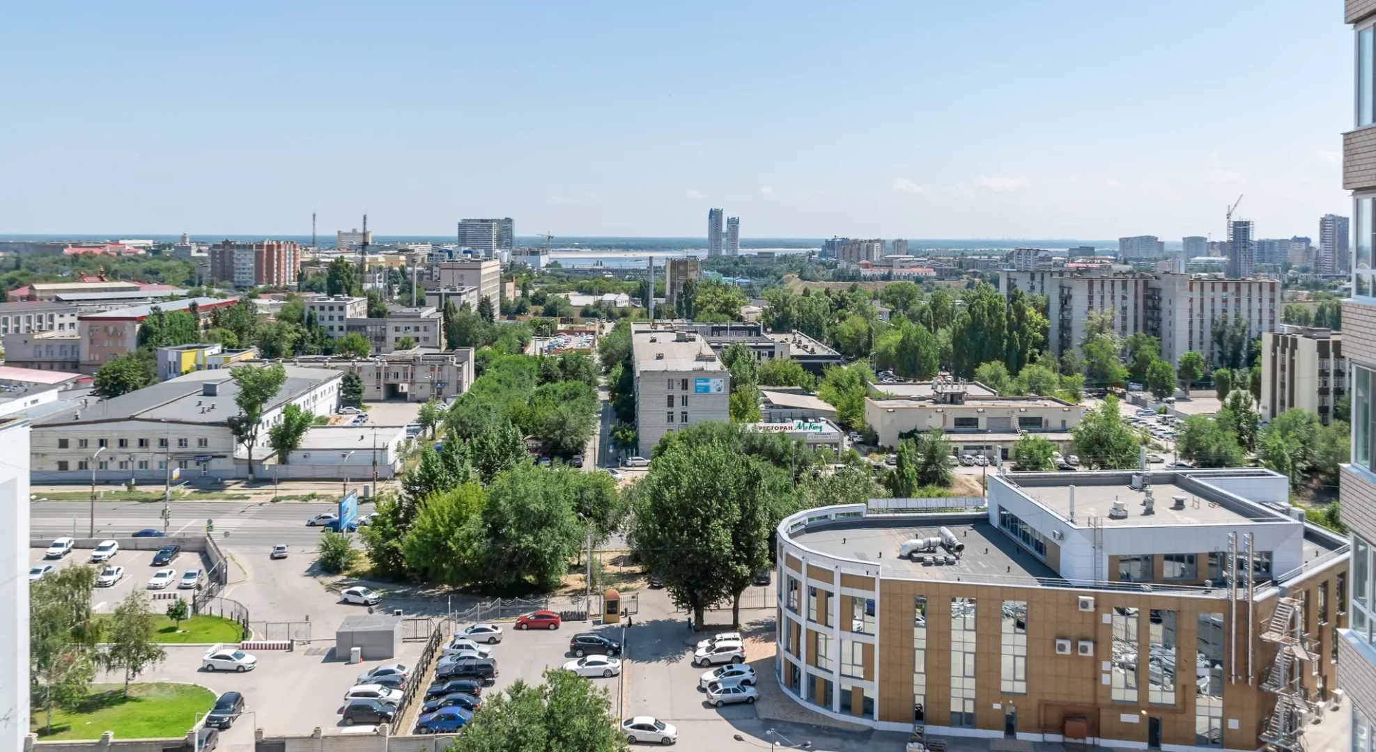 Квартира на Grand Avenue с видом на Волгу