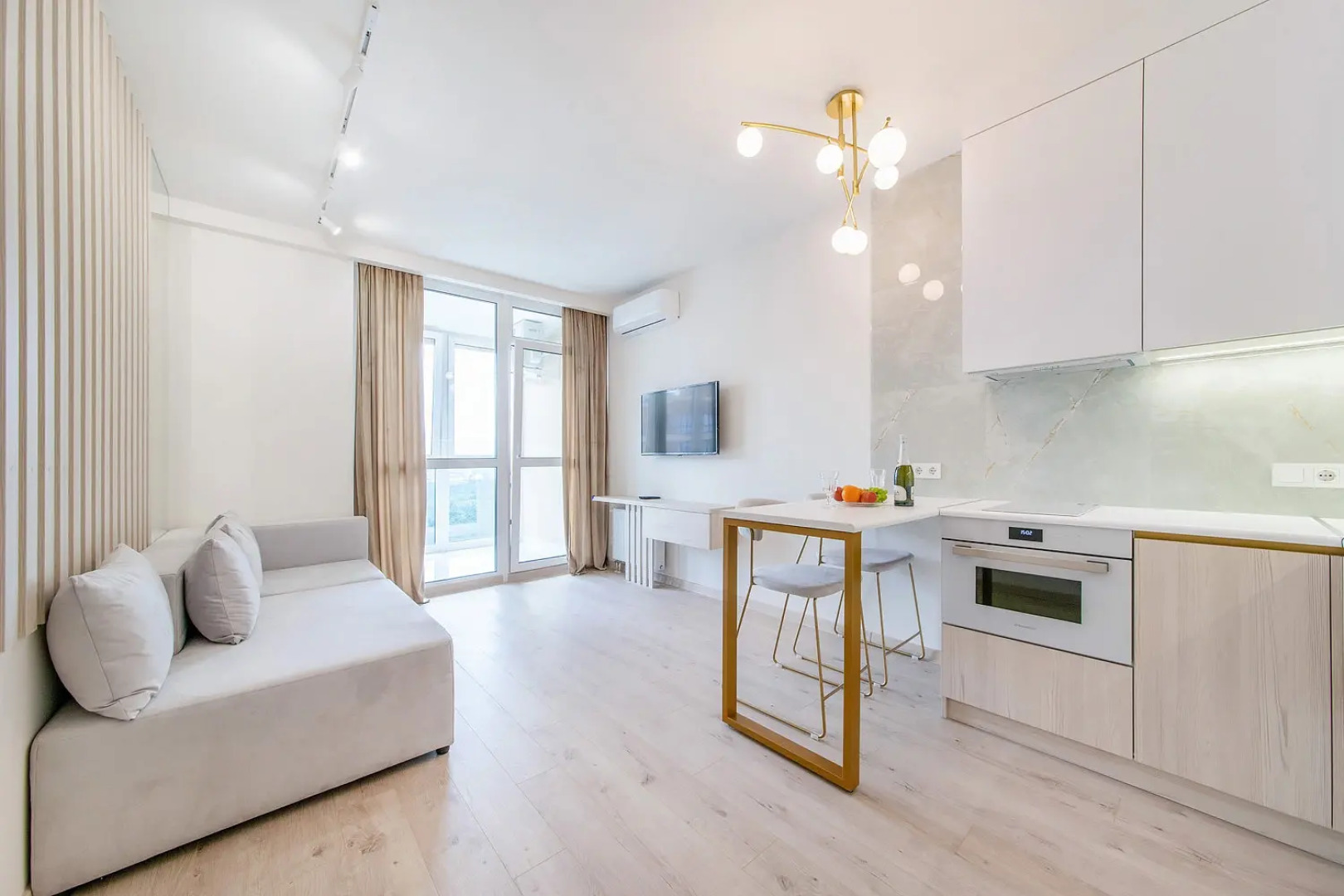 Квартира на сутки В 3 минутах от метро Парк Челюскинцев Подходит для командировок и отдыха Самозаселение Wi-Fi Кондиционер Кухня объединена с жилой зоной Отдельная спальня