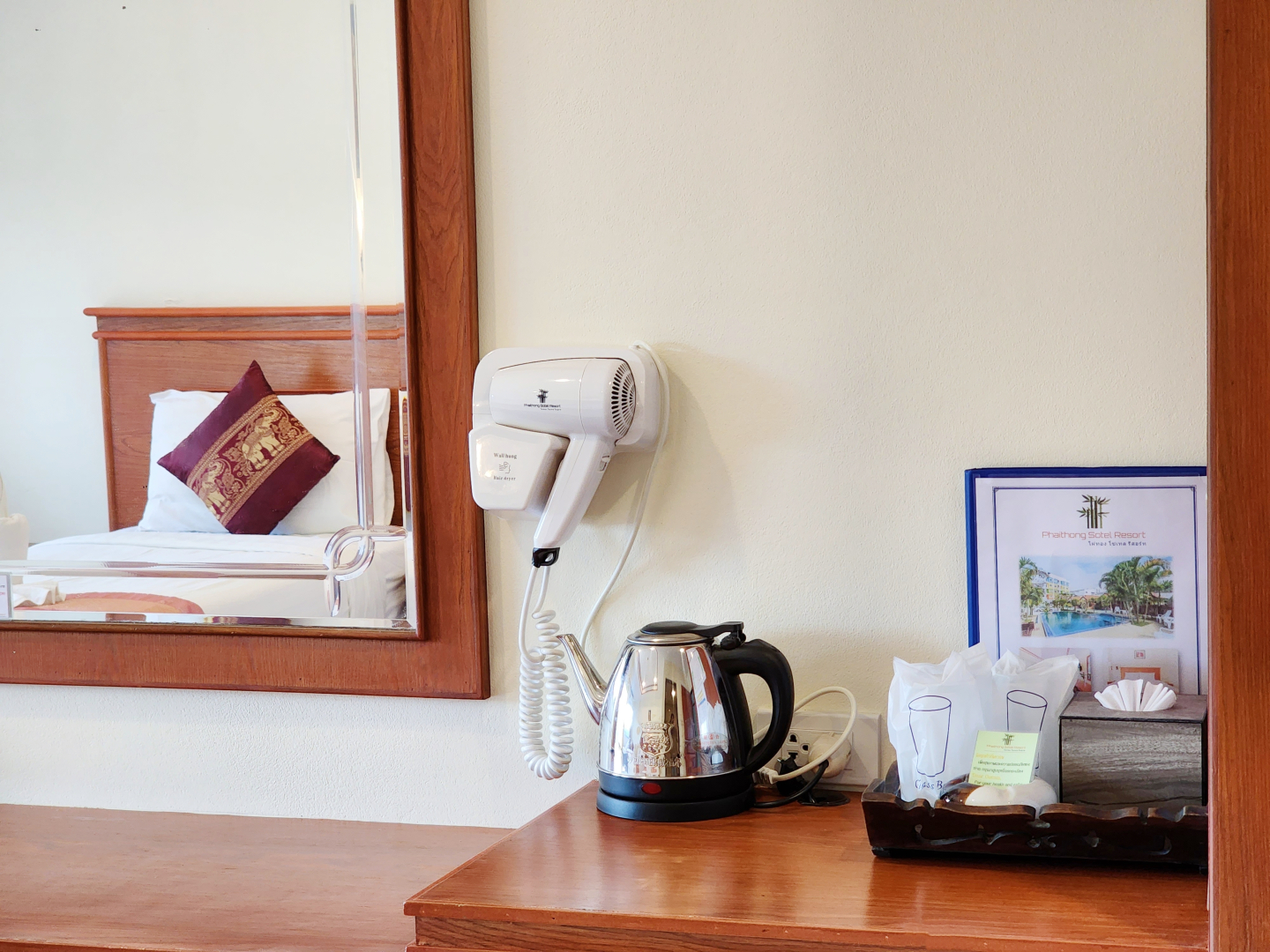 Курортный отель Phaithong Sotel Resort